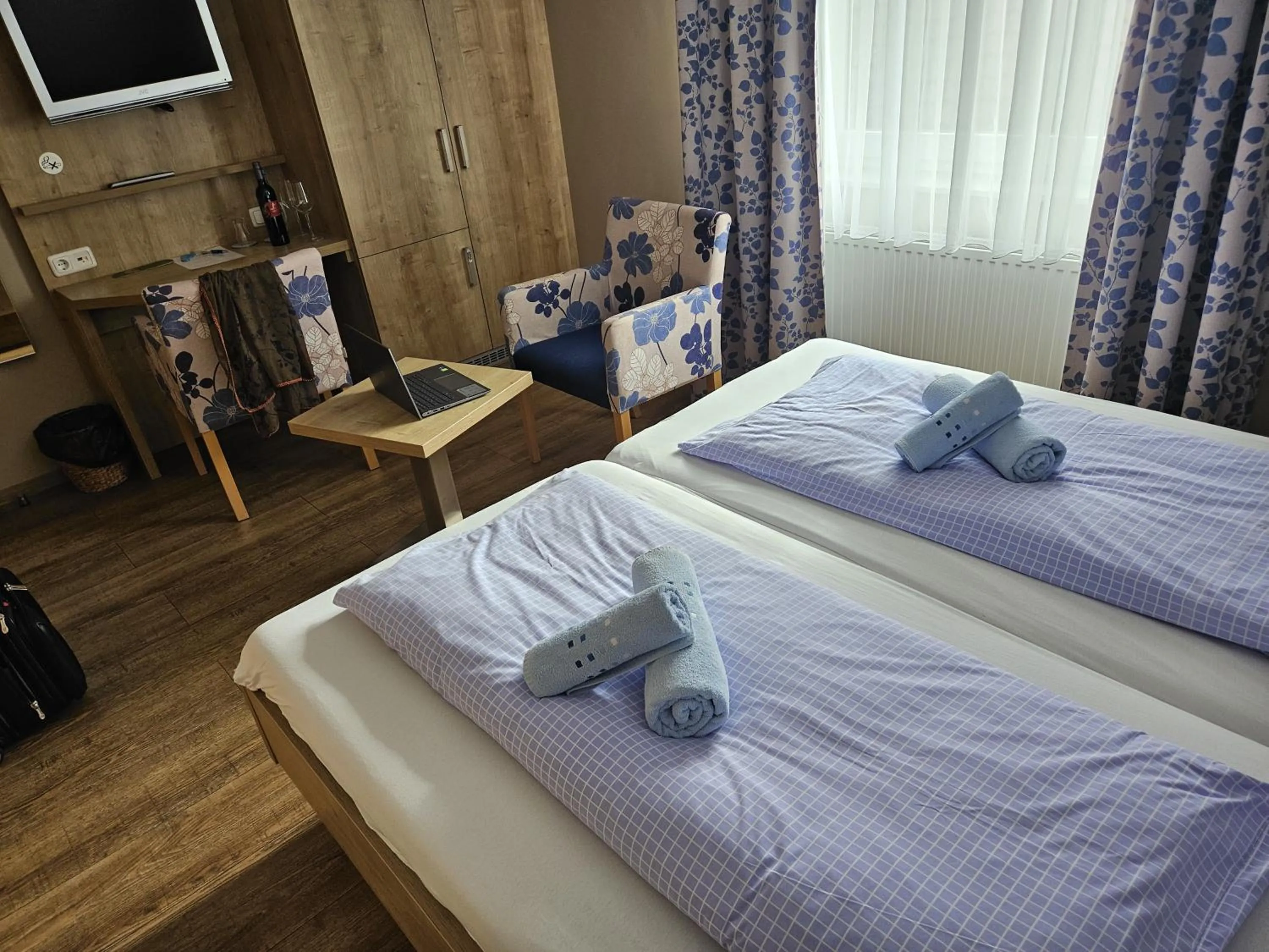 Photo of the whole room, Bed in Hotel Pension Am Hafen
