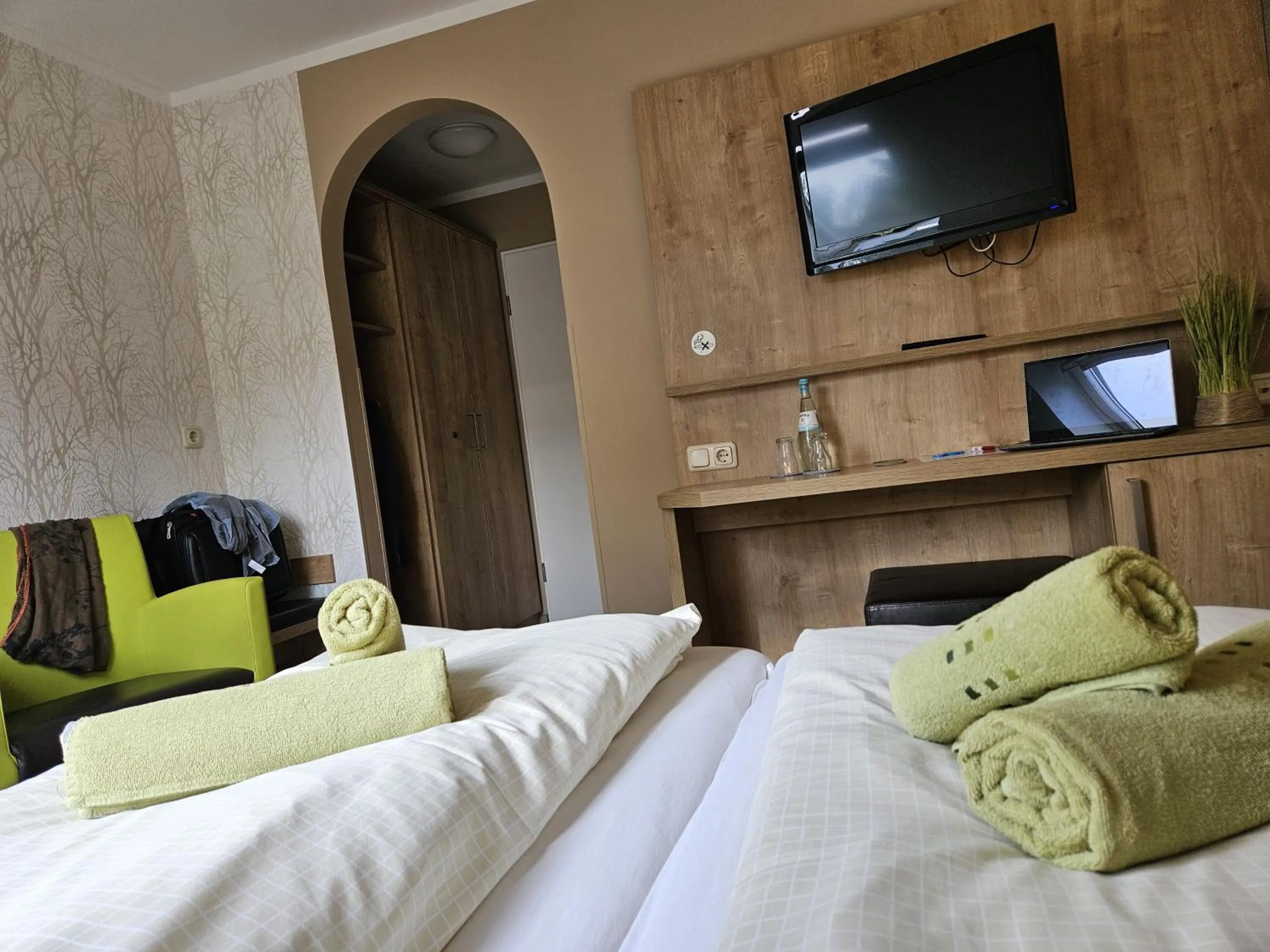 Photo of the whole room, Bed in Hotel Pension Am Hafen