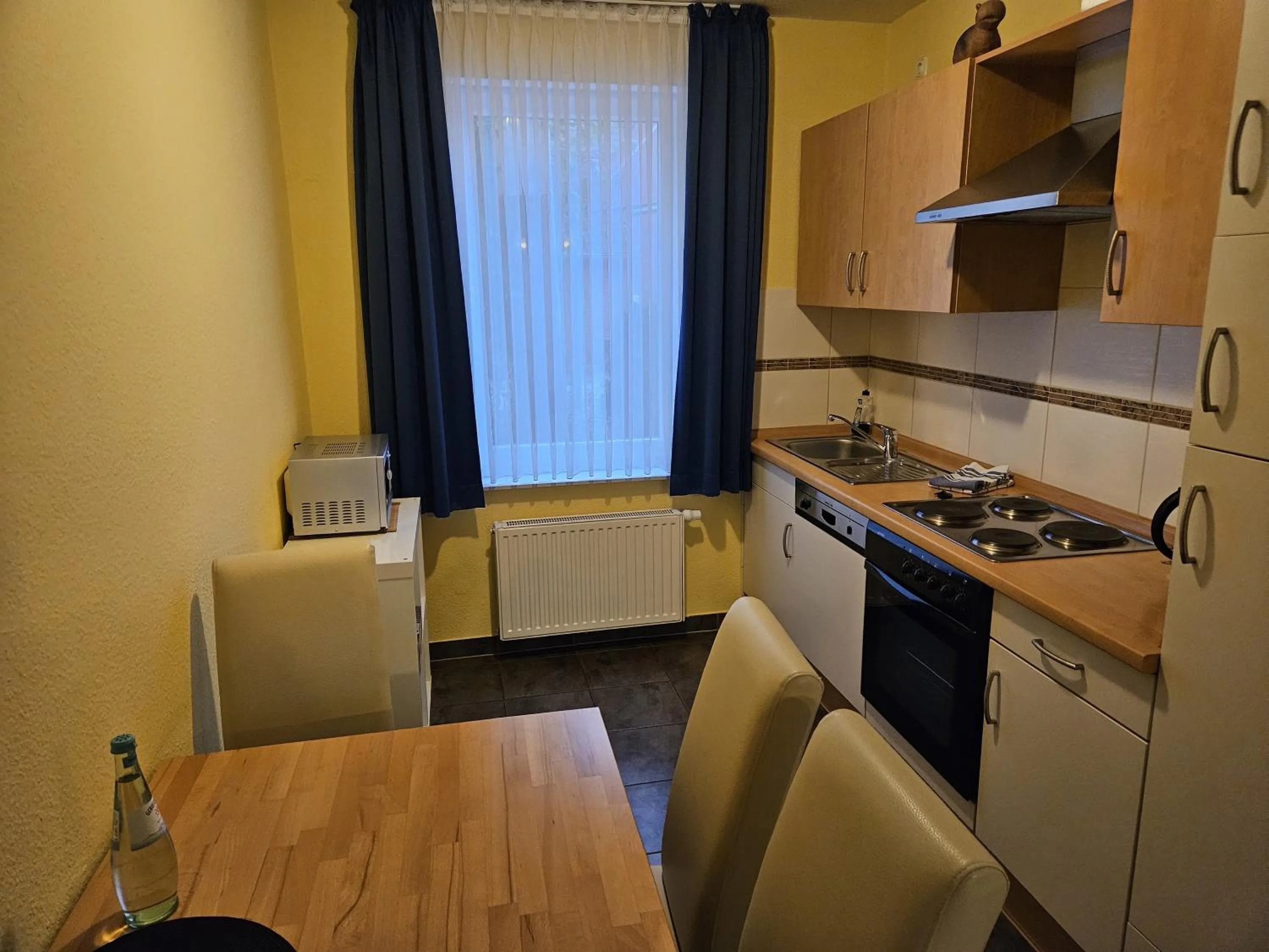 Kitchen or kitchenette in Hotel Pension Am Hafen