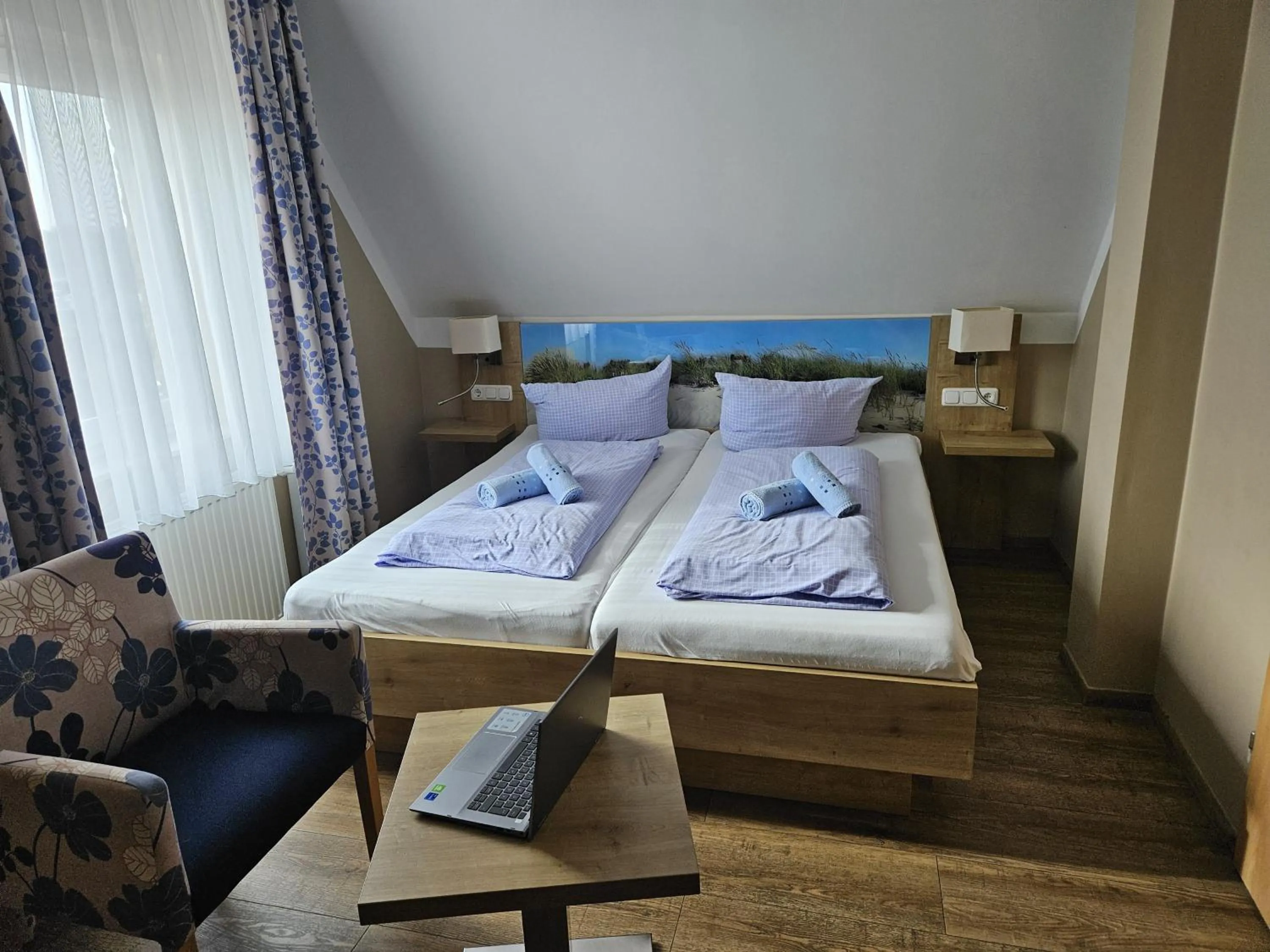 Photo of the whole room, Bed in Hotel Pension Am Hafen