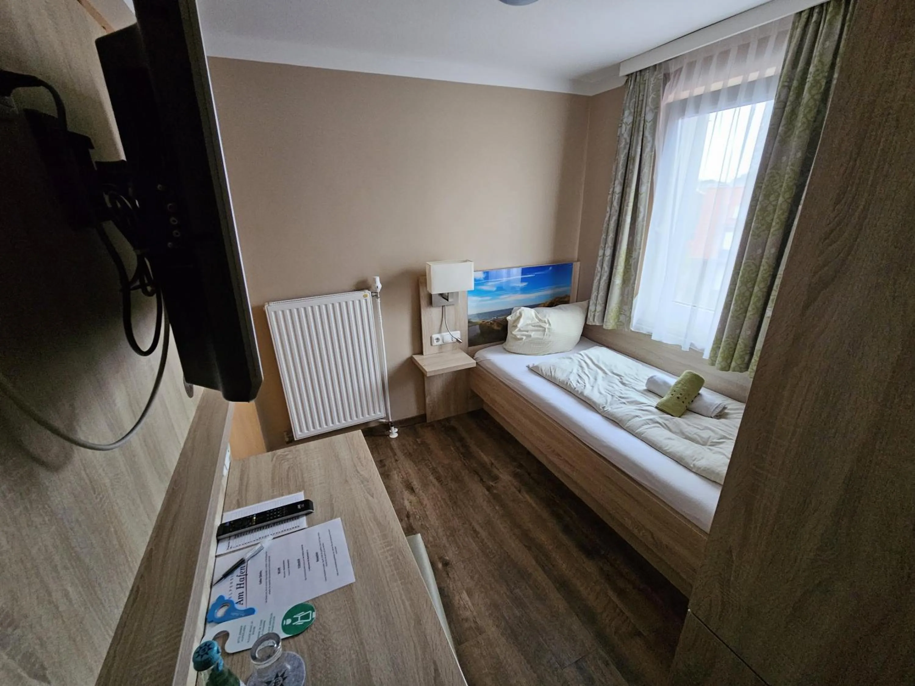 Photo of the whole room, Bed in Hotel Pension Am Hafen