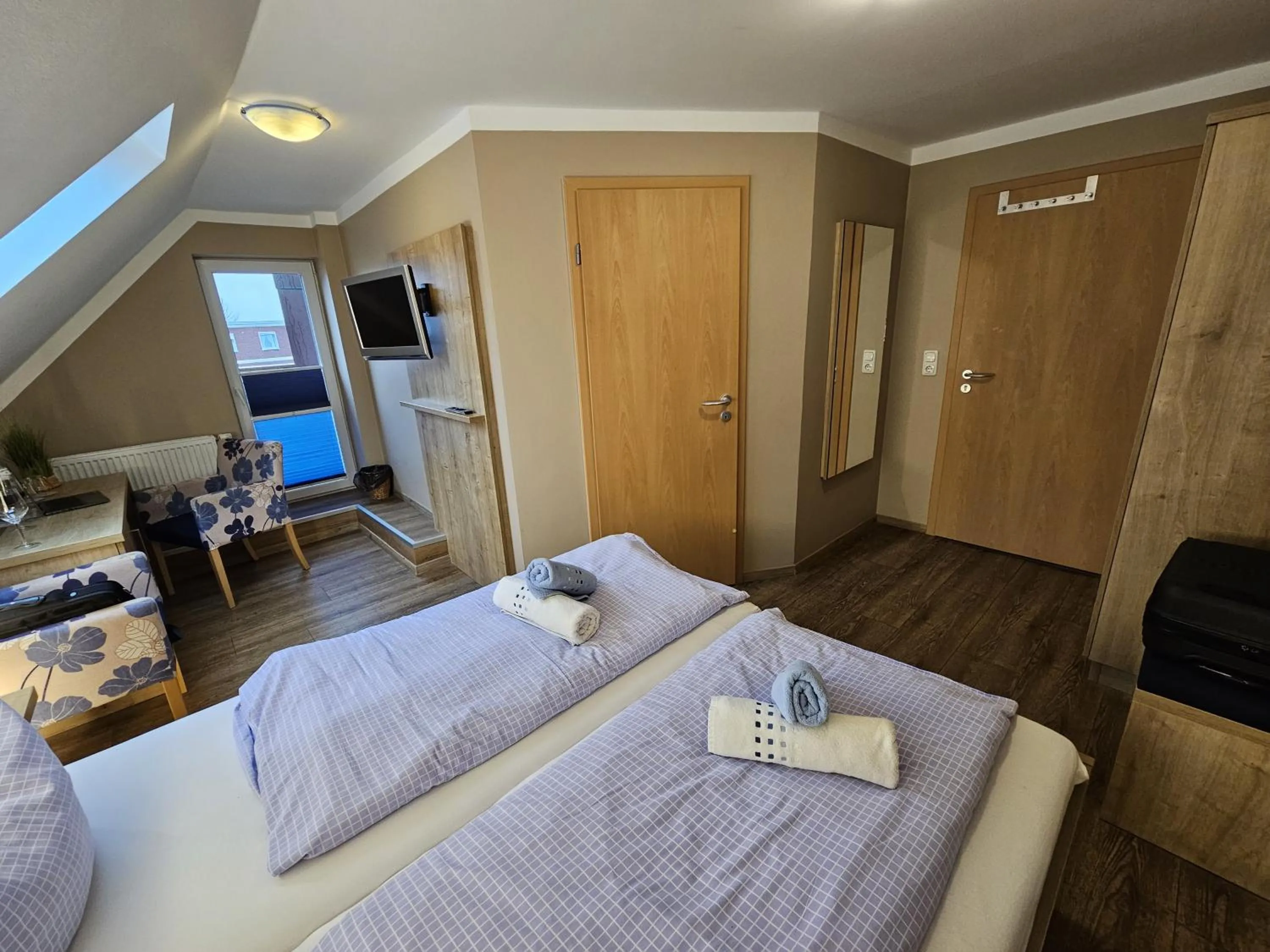 Photo of the whole room, Bed in Hotel Pension Am Hafen