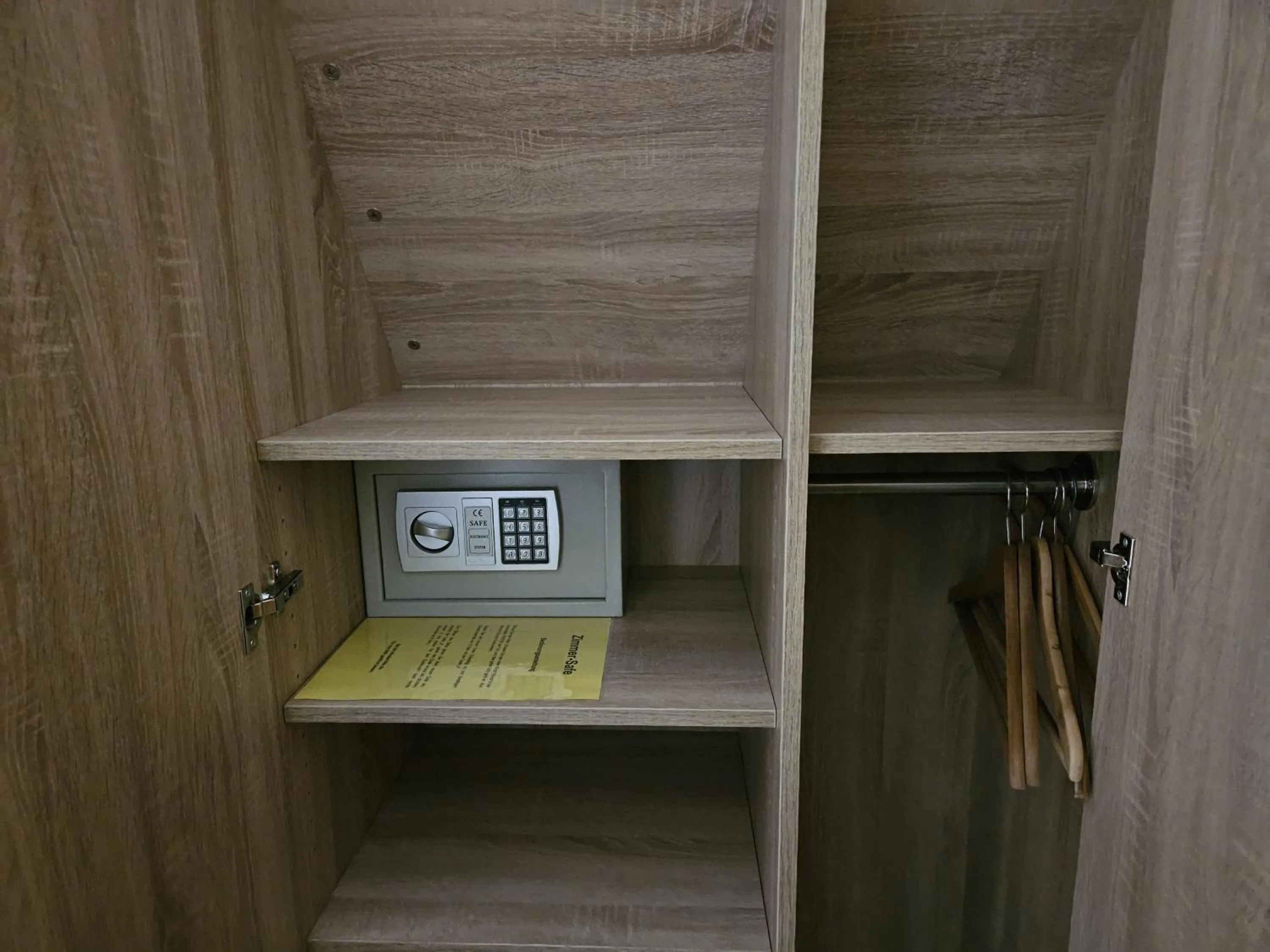 safe in Hotel Pension Am Hafen