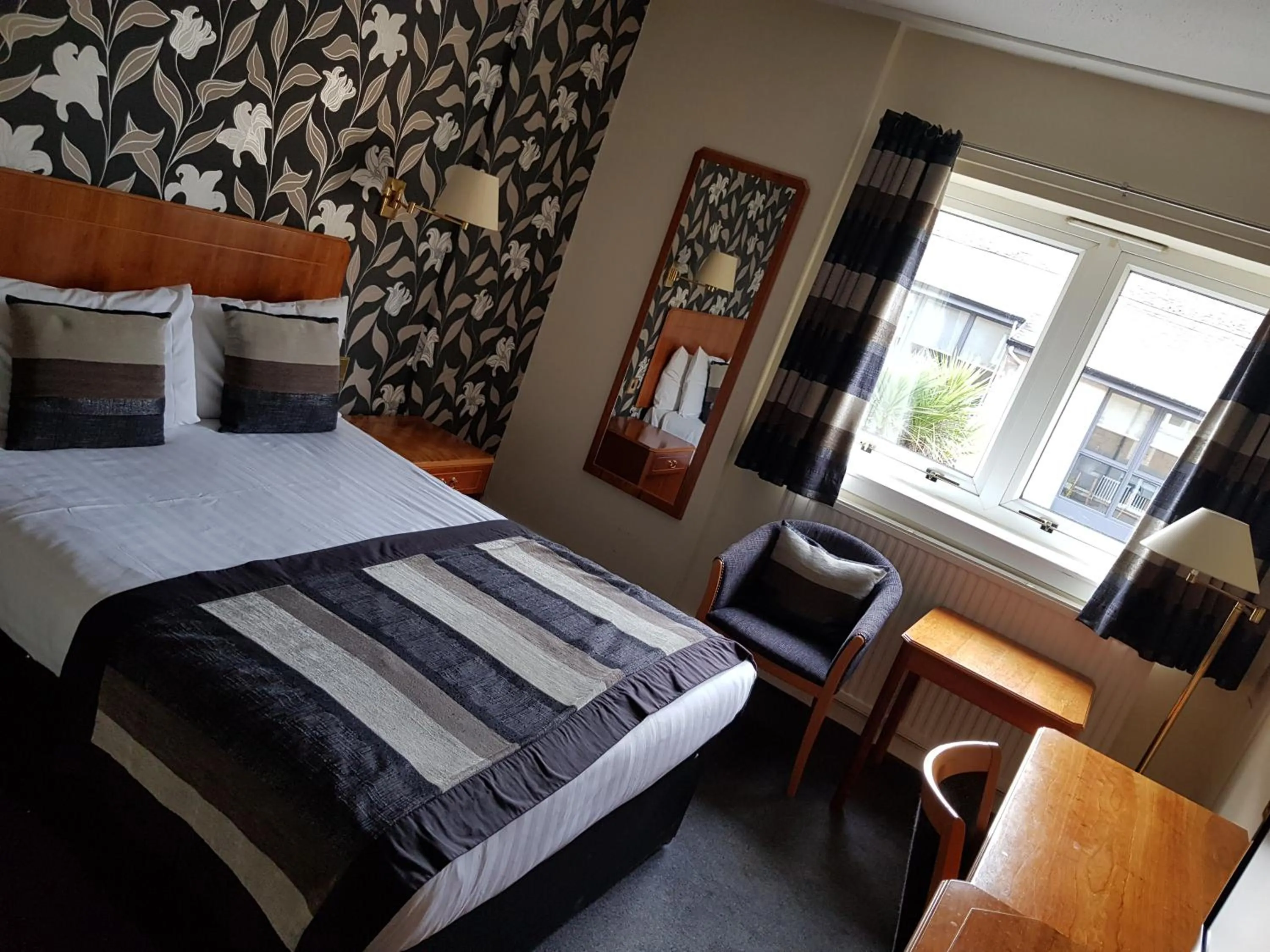 Bed in The Tontine Hotel