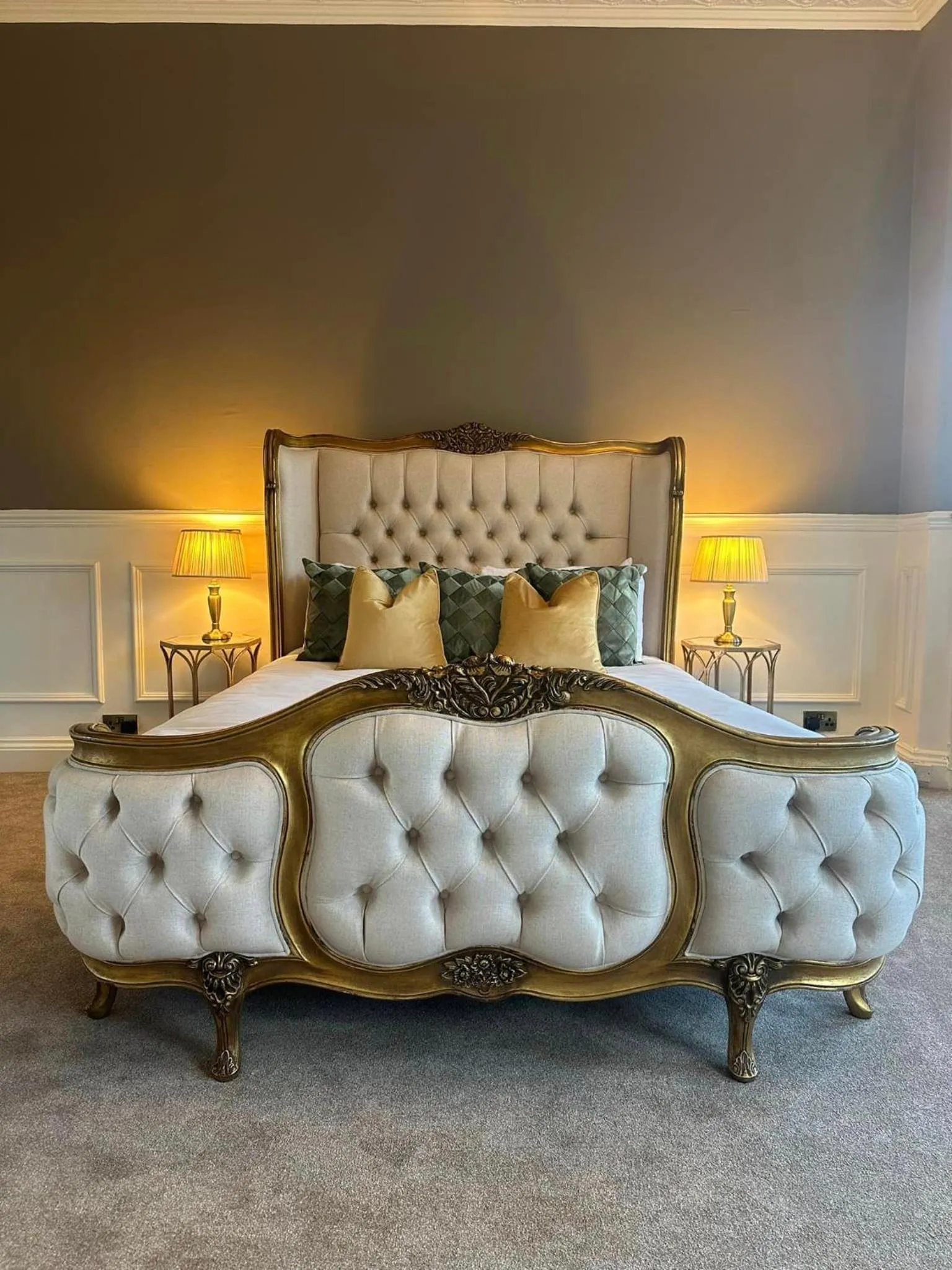 Bed in The Tontine Hotel