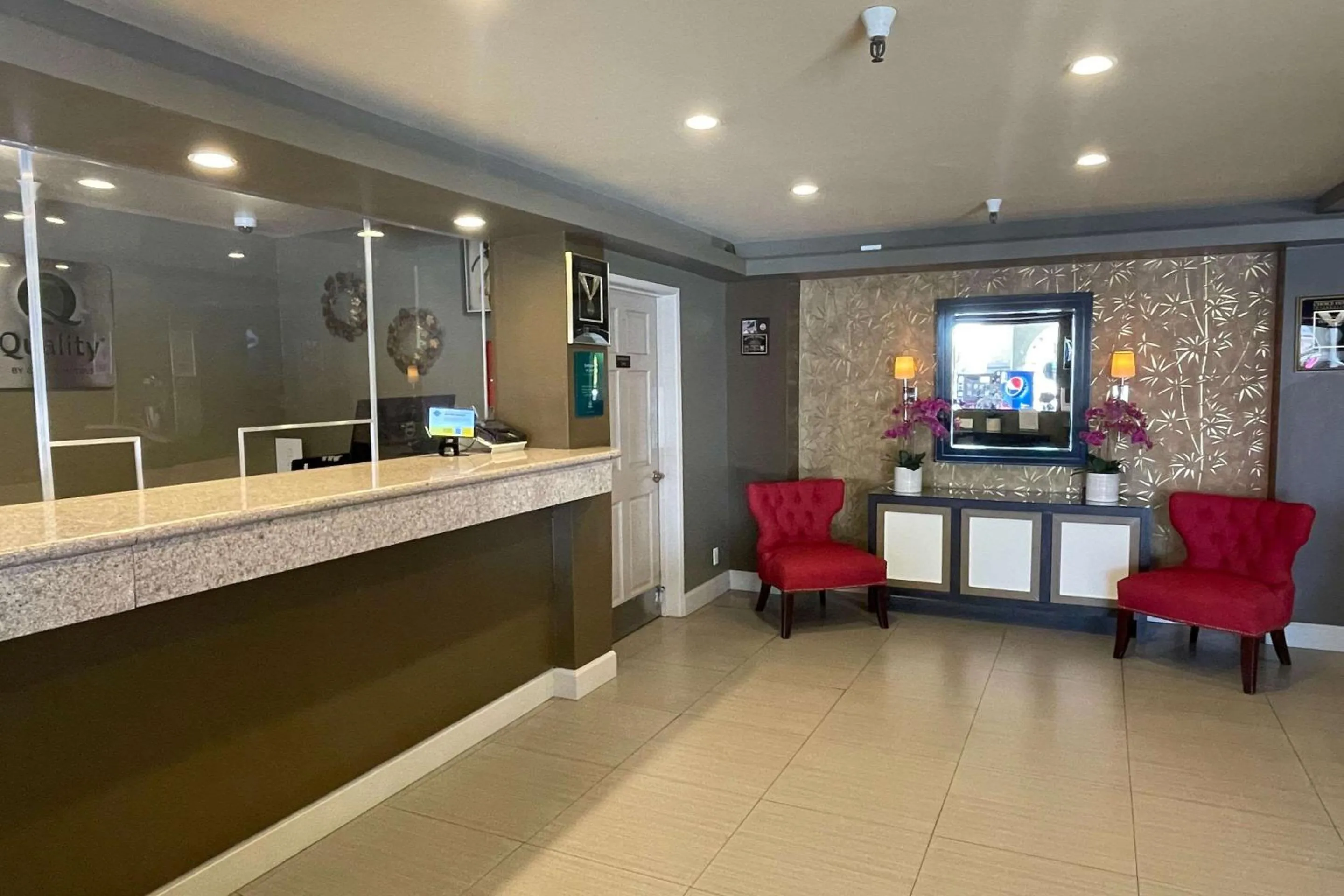 Lobby or reception in Quality Inn Ontario Airport Convention Center