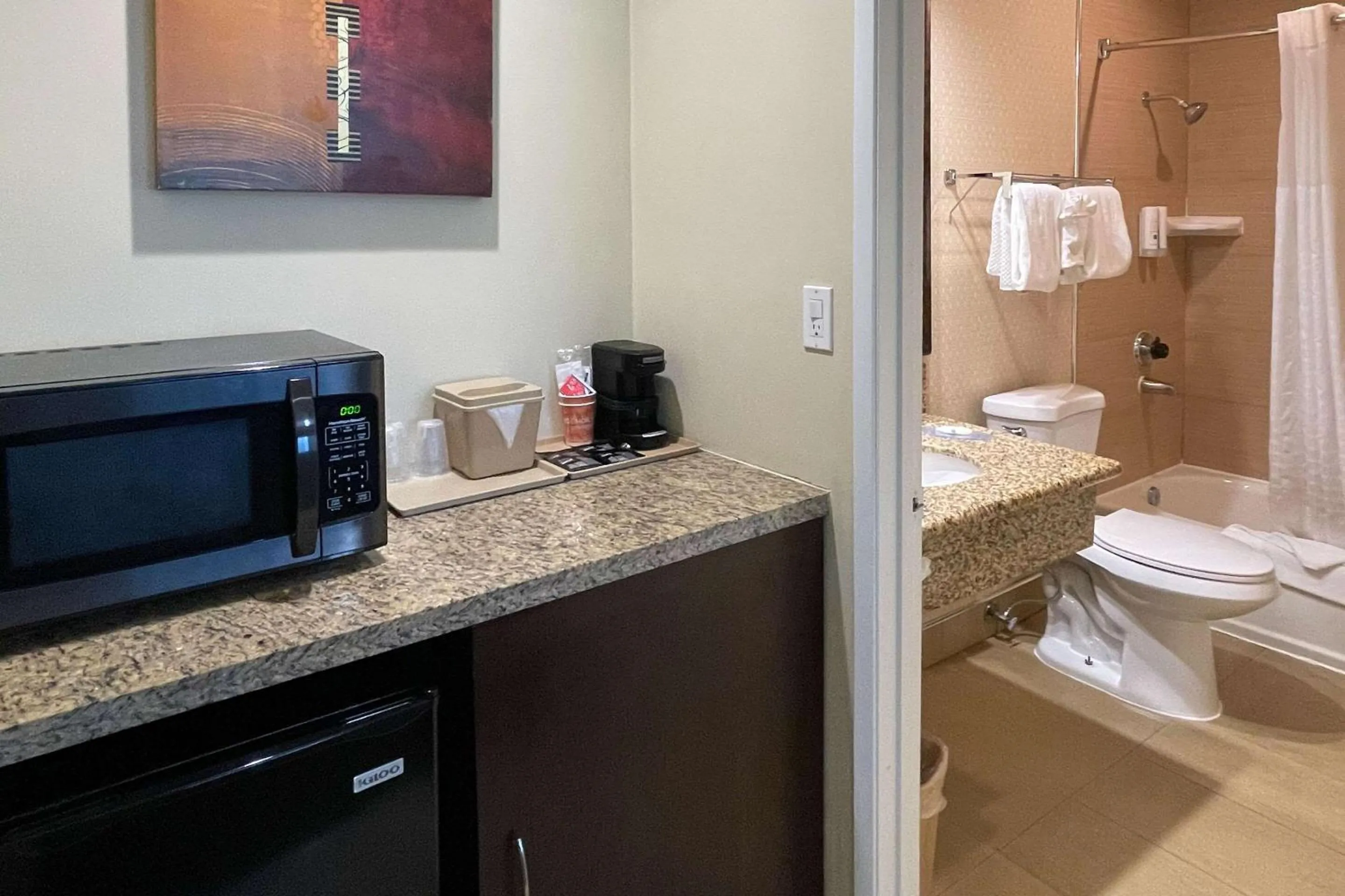 Bedroom in Quality Inn Ontario Airport Convention Center