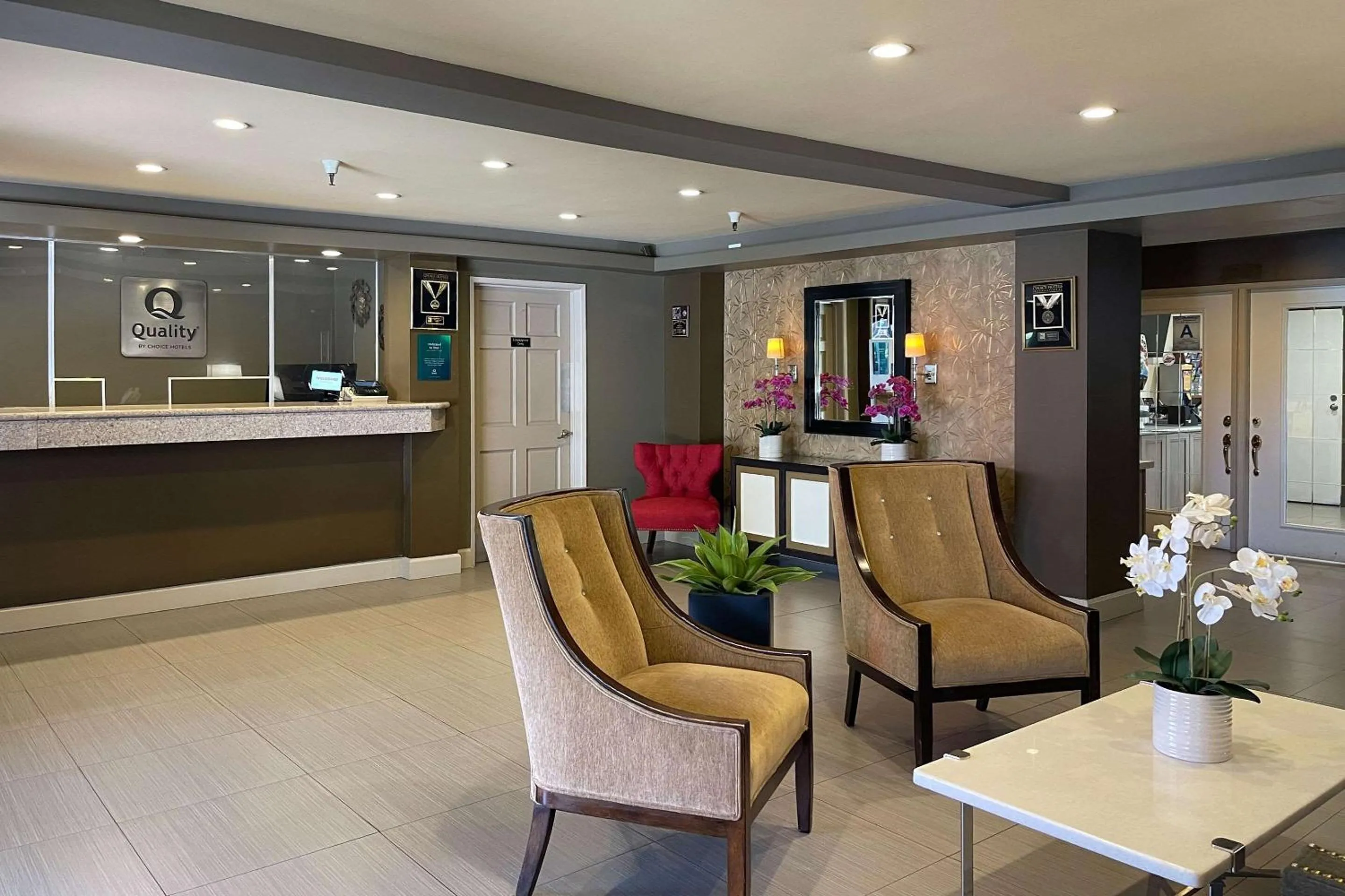 Lobby or reception in Quality Inn Ontario Airport Convention Center