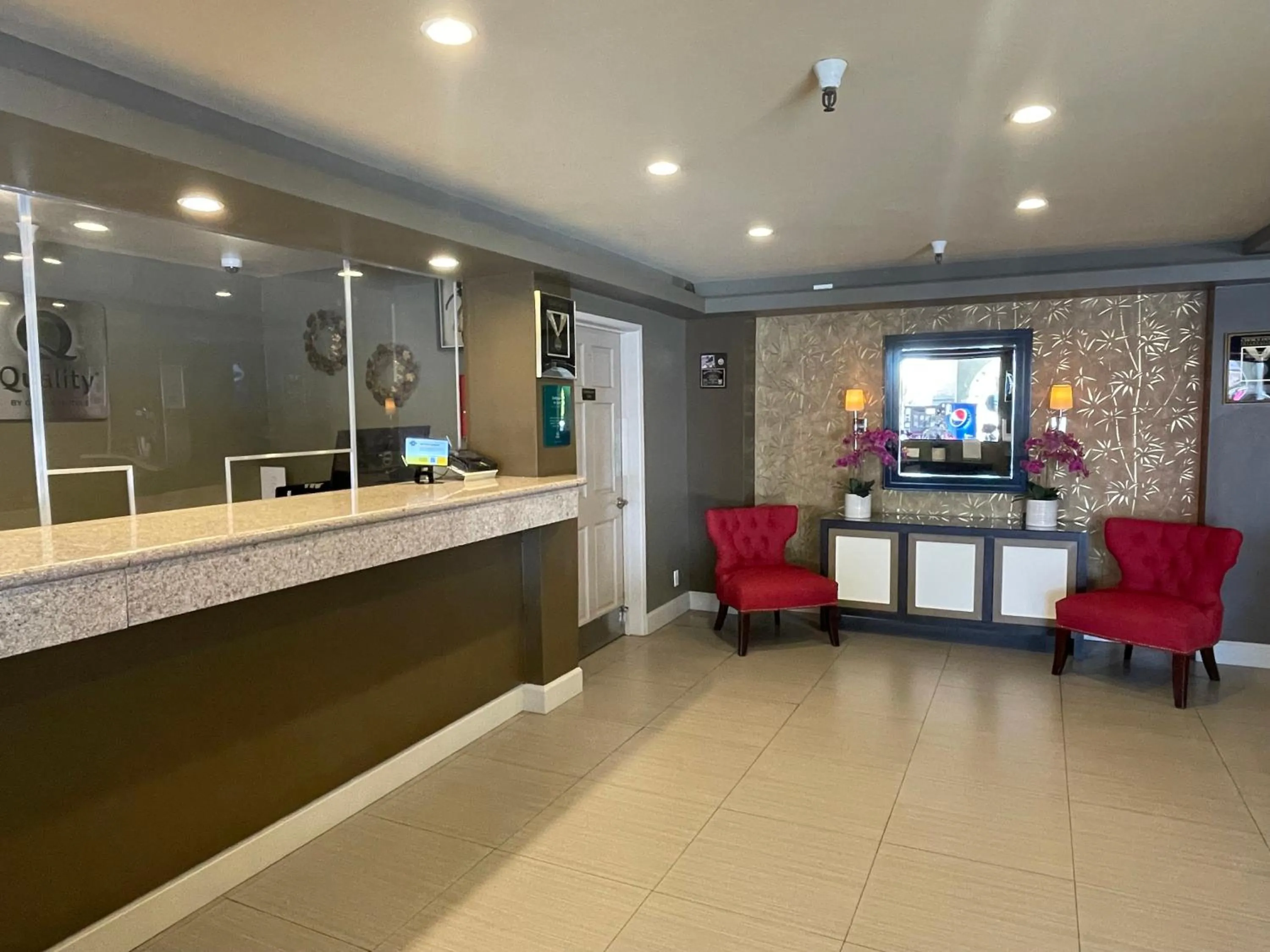 Lobby or reception in Quality Inn Ontario Airport Convention Center