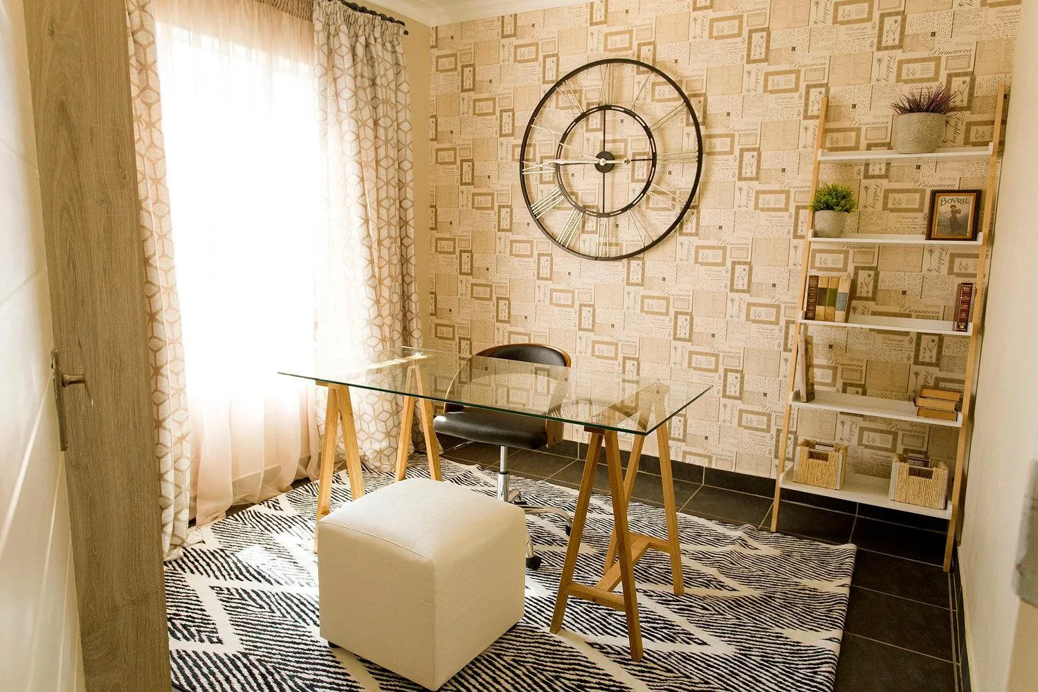 Business facilities in 3 Lux Suites