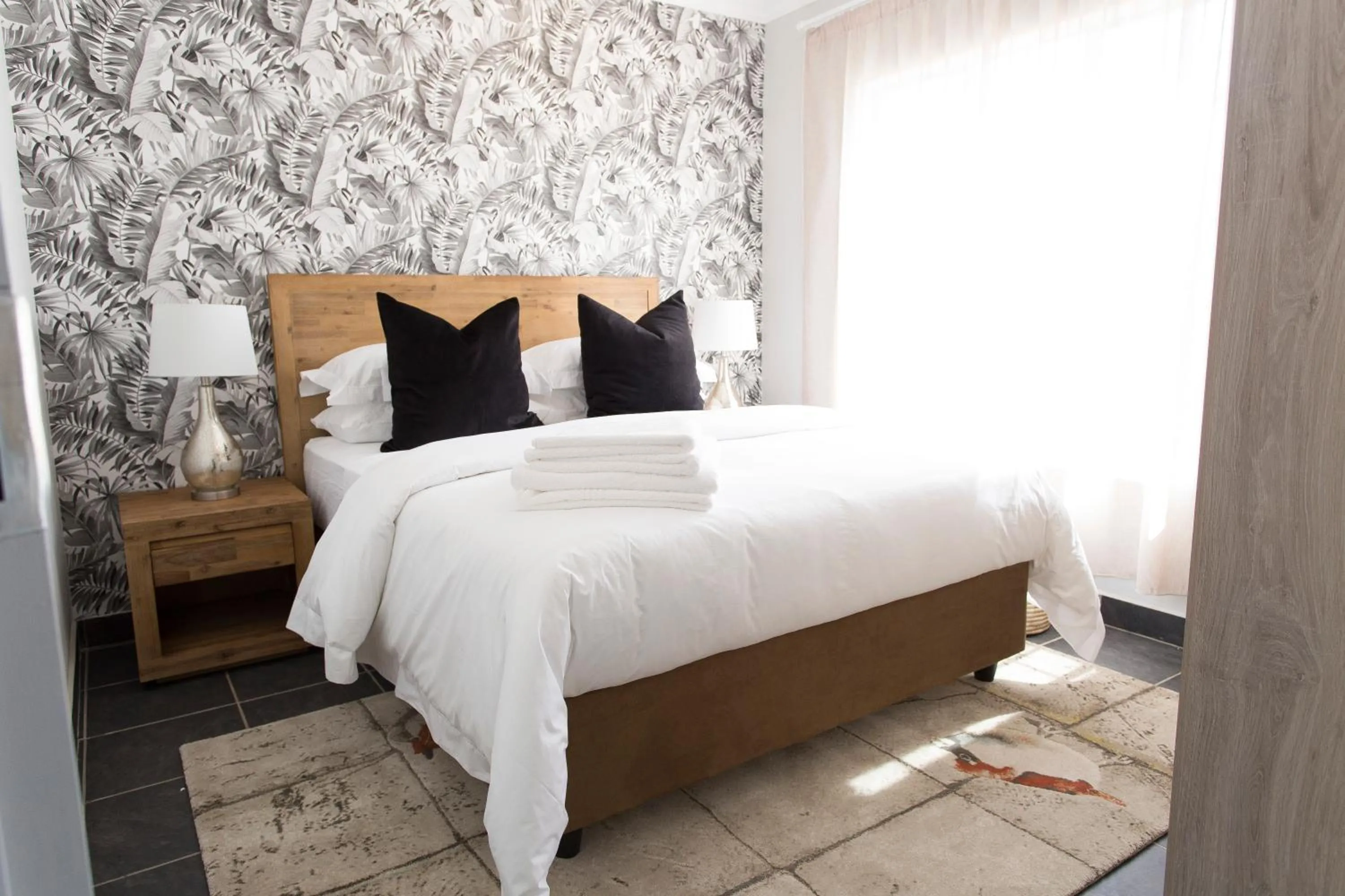 Bedroom, Bed in 3 Lux Suites