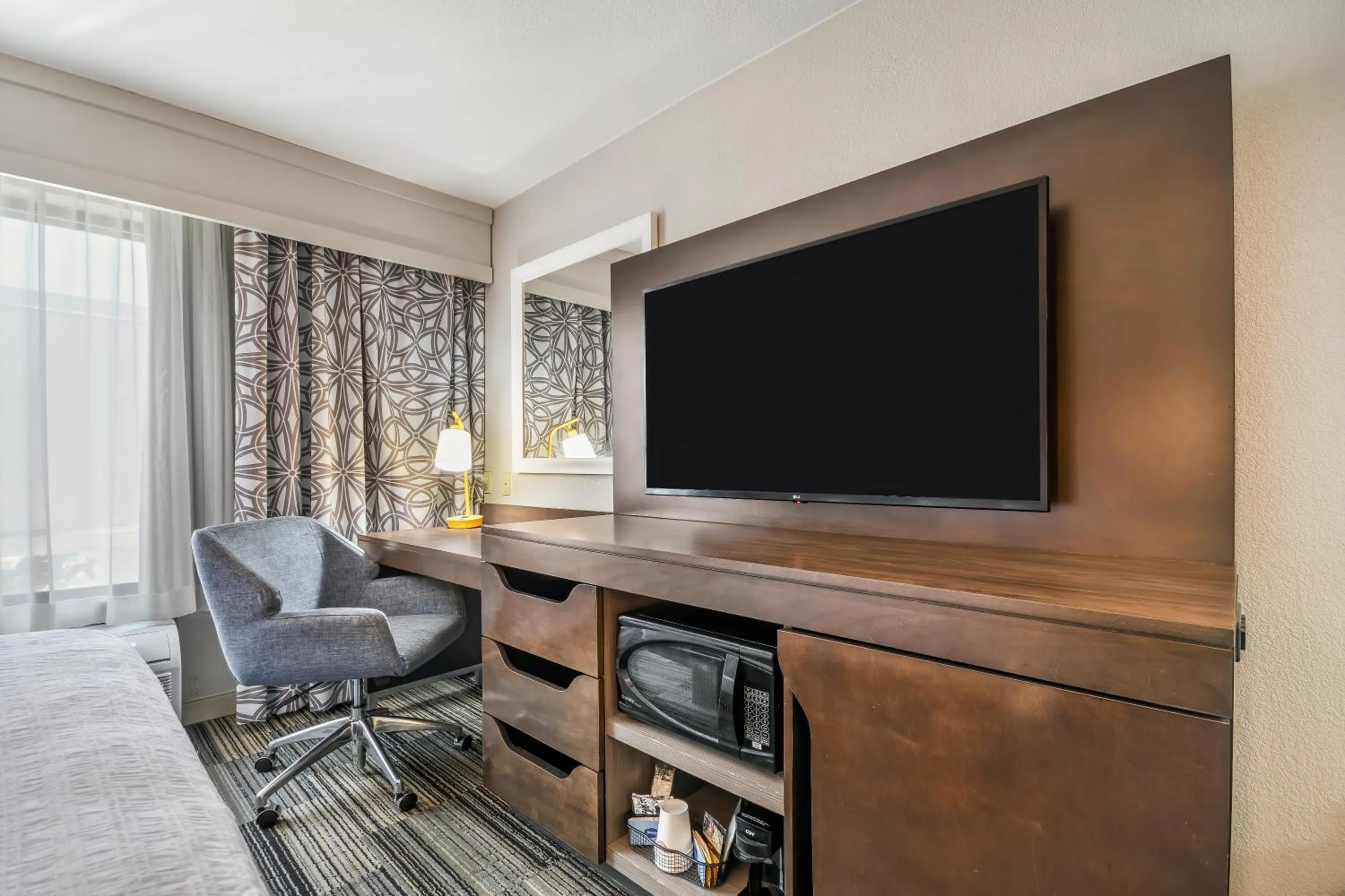 Hampton Inn & Suites Tulare