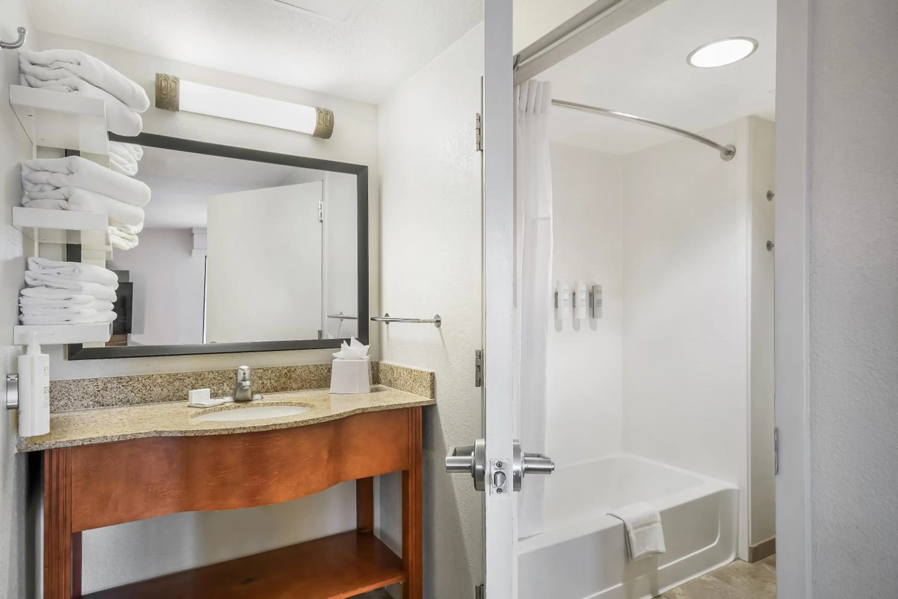 Hampton Inn & Suites Tulare