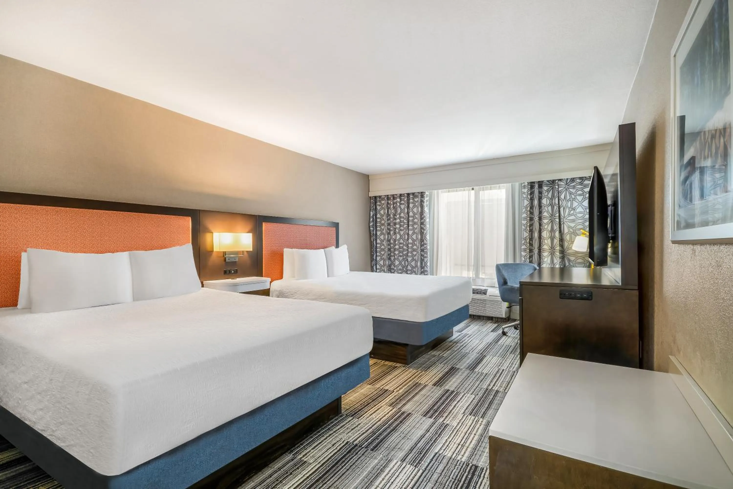 Bed in Hampton Inn & Suites Tulare