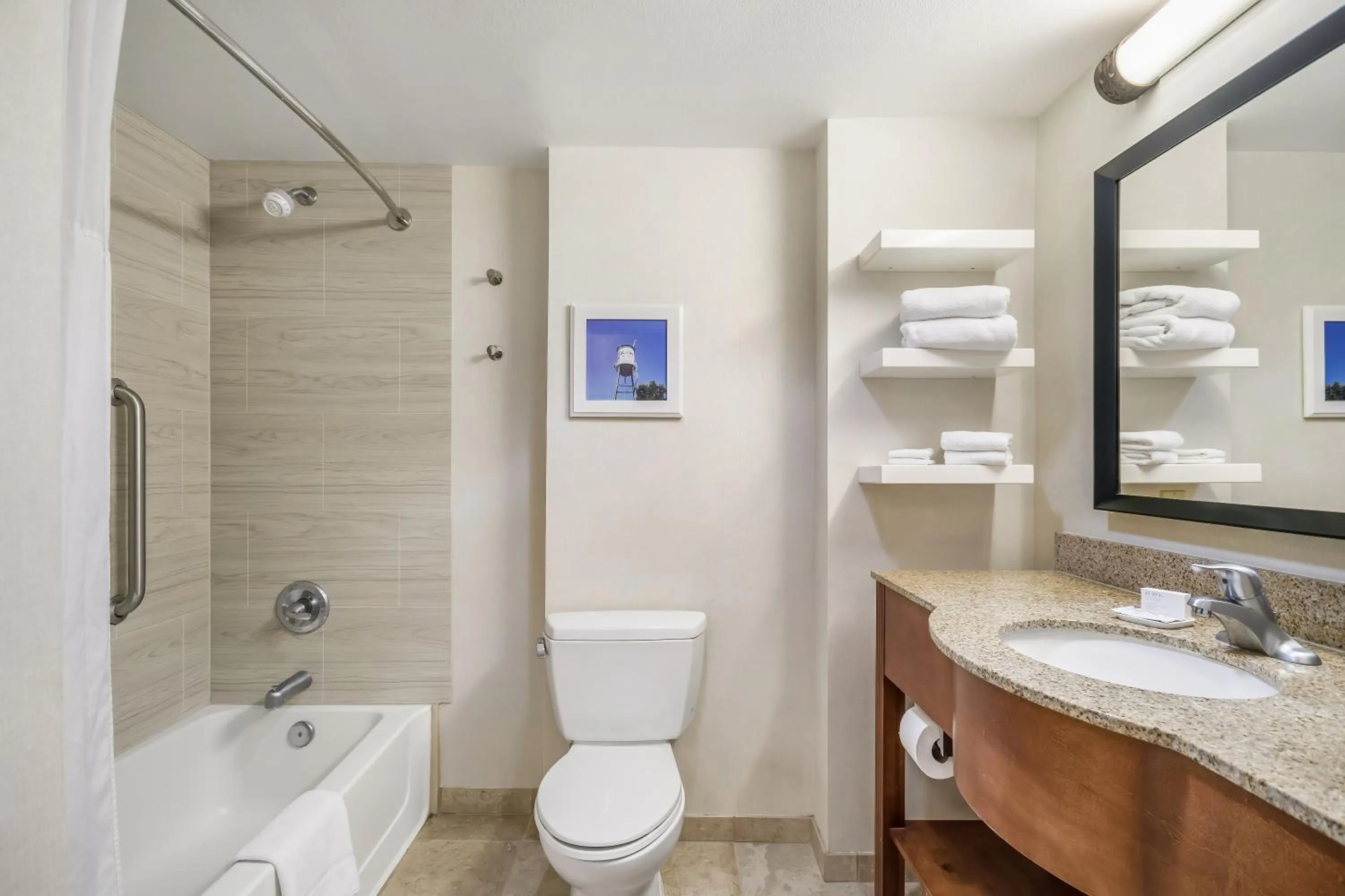 Hampton Inn & Suites Tulare