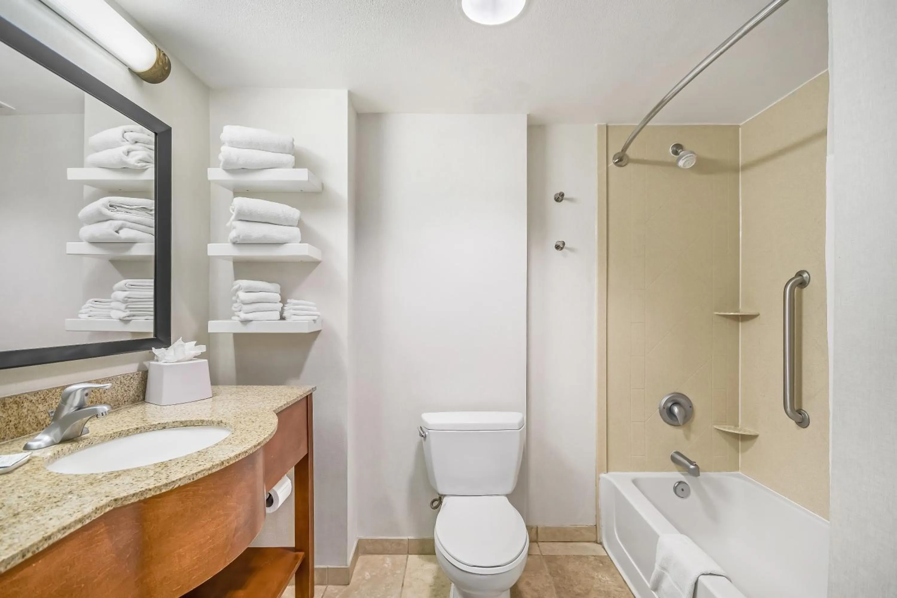 Hampton Inn & Suites Tulare