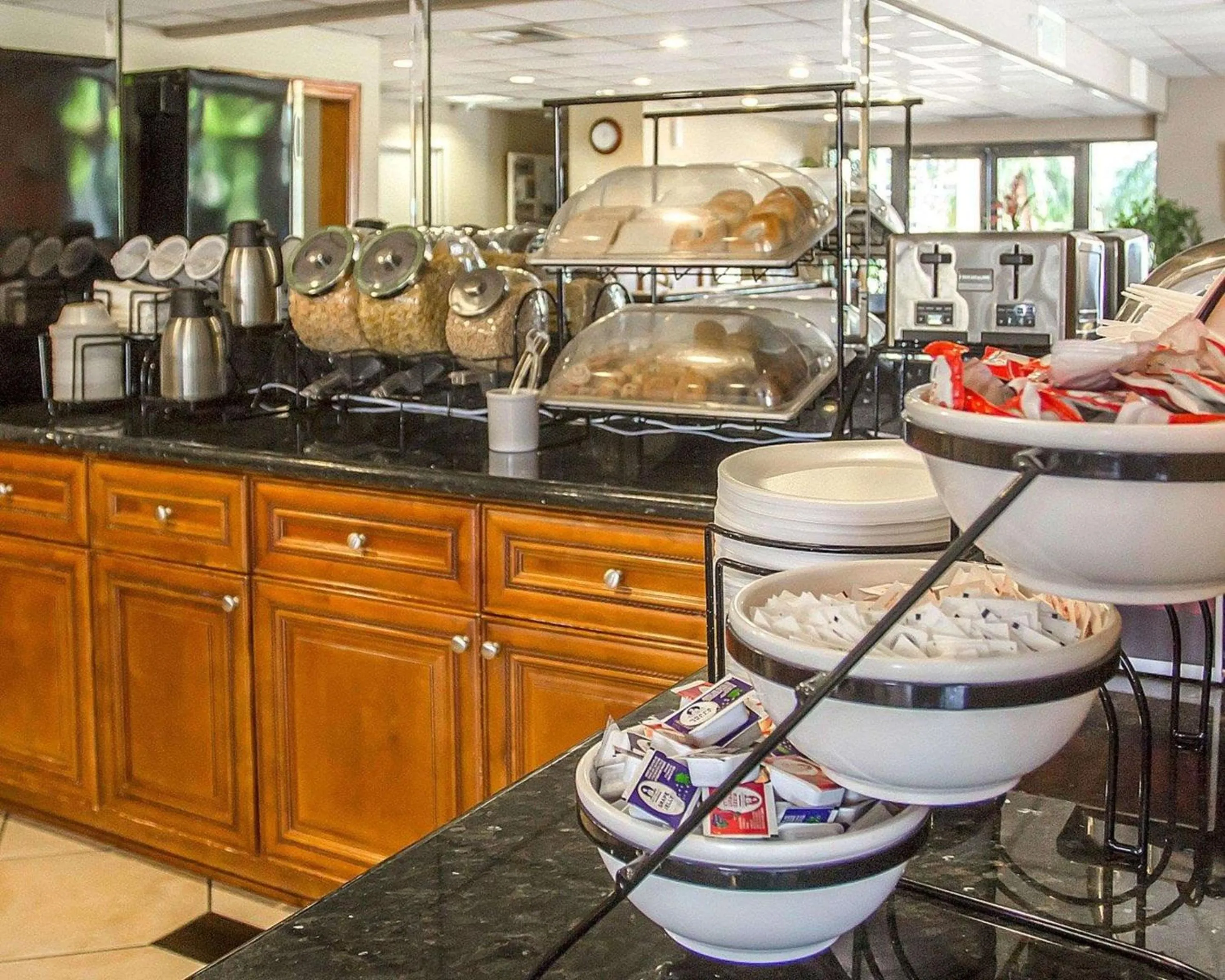 Restaurant/places to eat in Quality Inn Riverside near UCR and Downtown