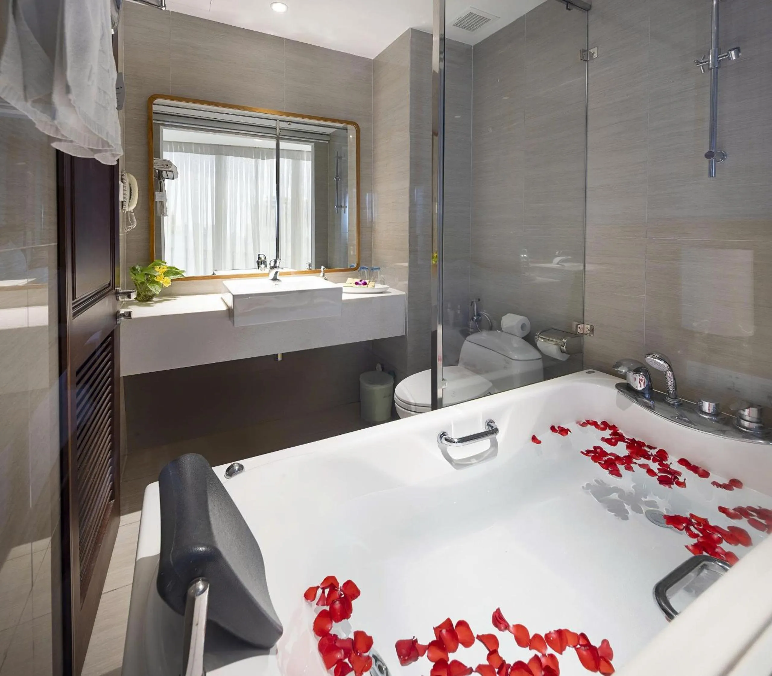 Bath in Harmony Saigon Hotel & Spa