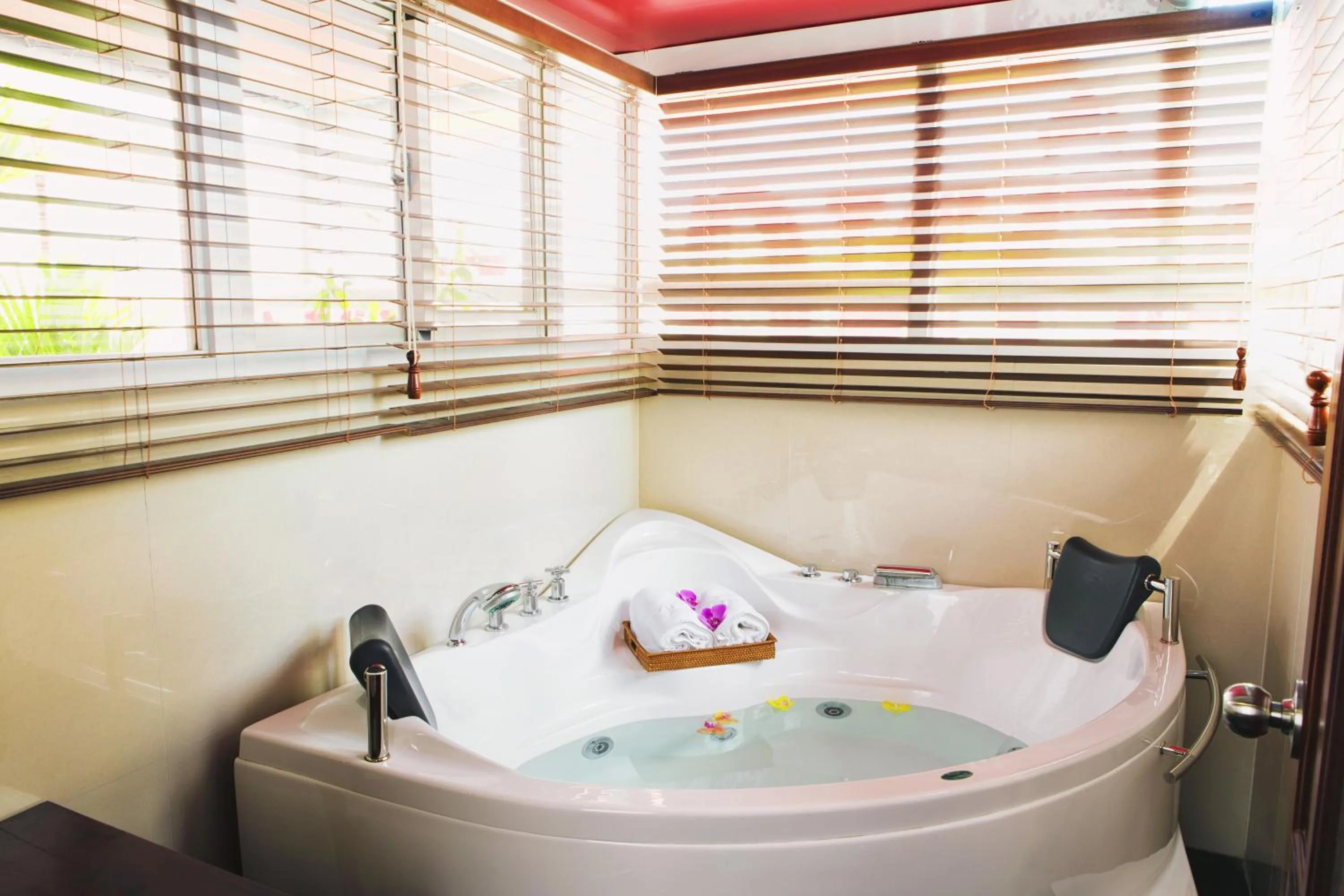 Shower in Vien Dong District 7 Phu My Hung