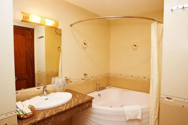 Tan Hoang Long Hotel