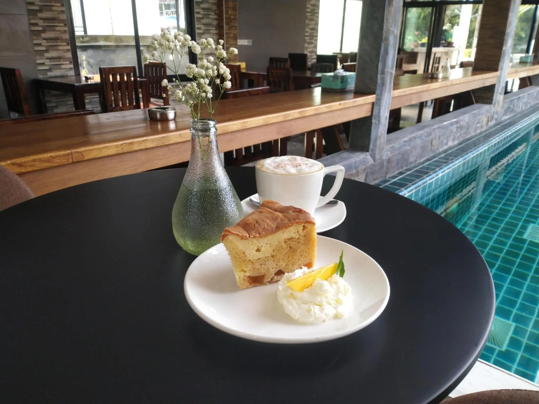 Breakfast in Billabong Hotel and Cafe