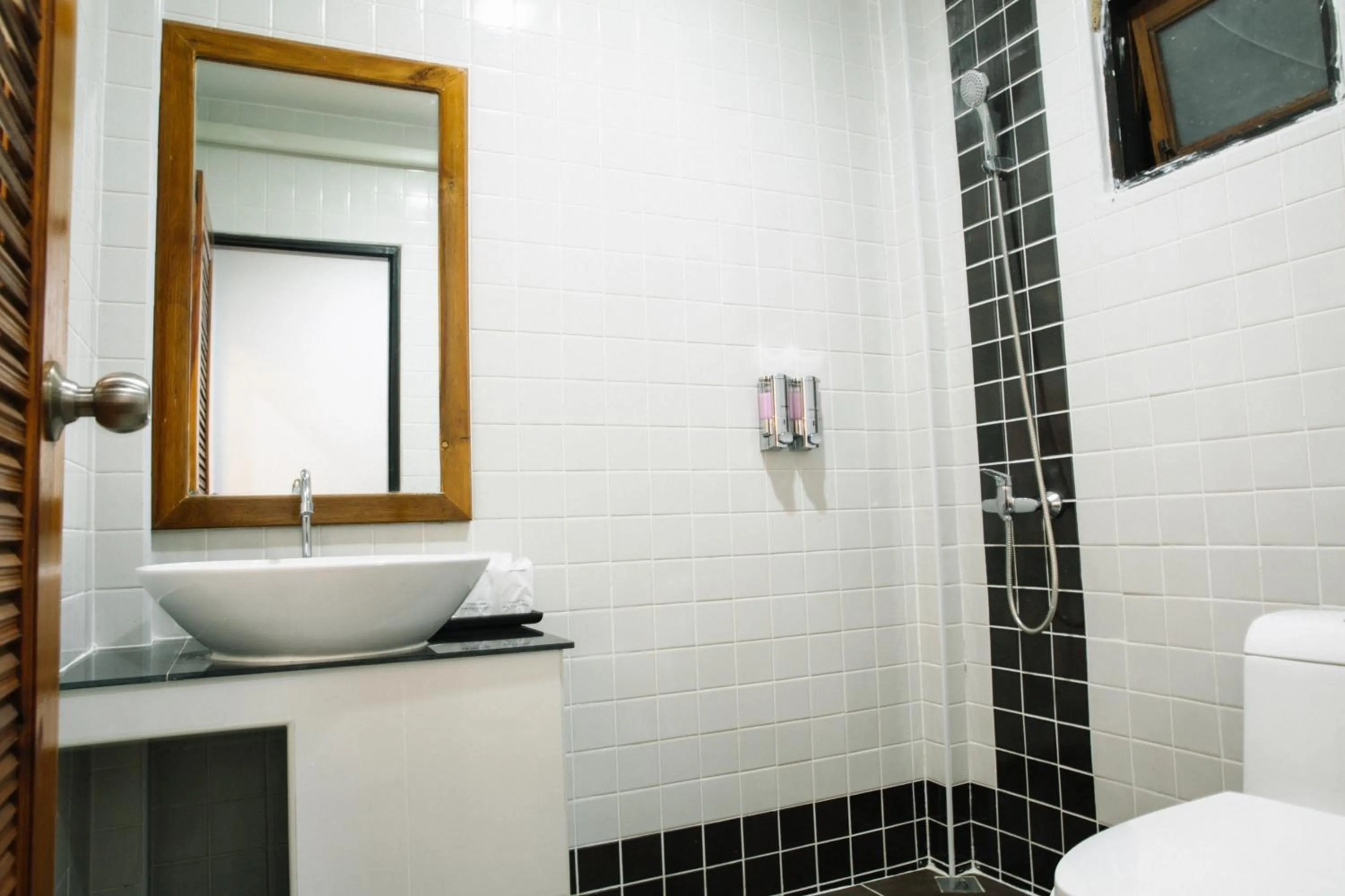 Bathroom in Billabong Hotel and Cafe