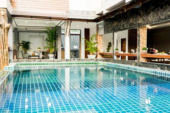 Swimming pool in Billabong Hotel and Cafe
