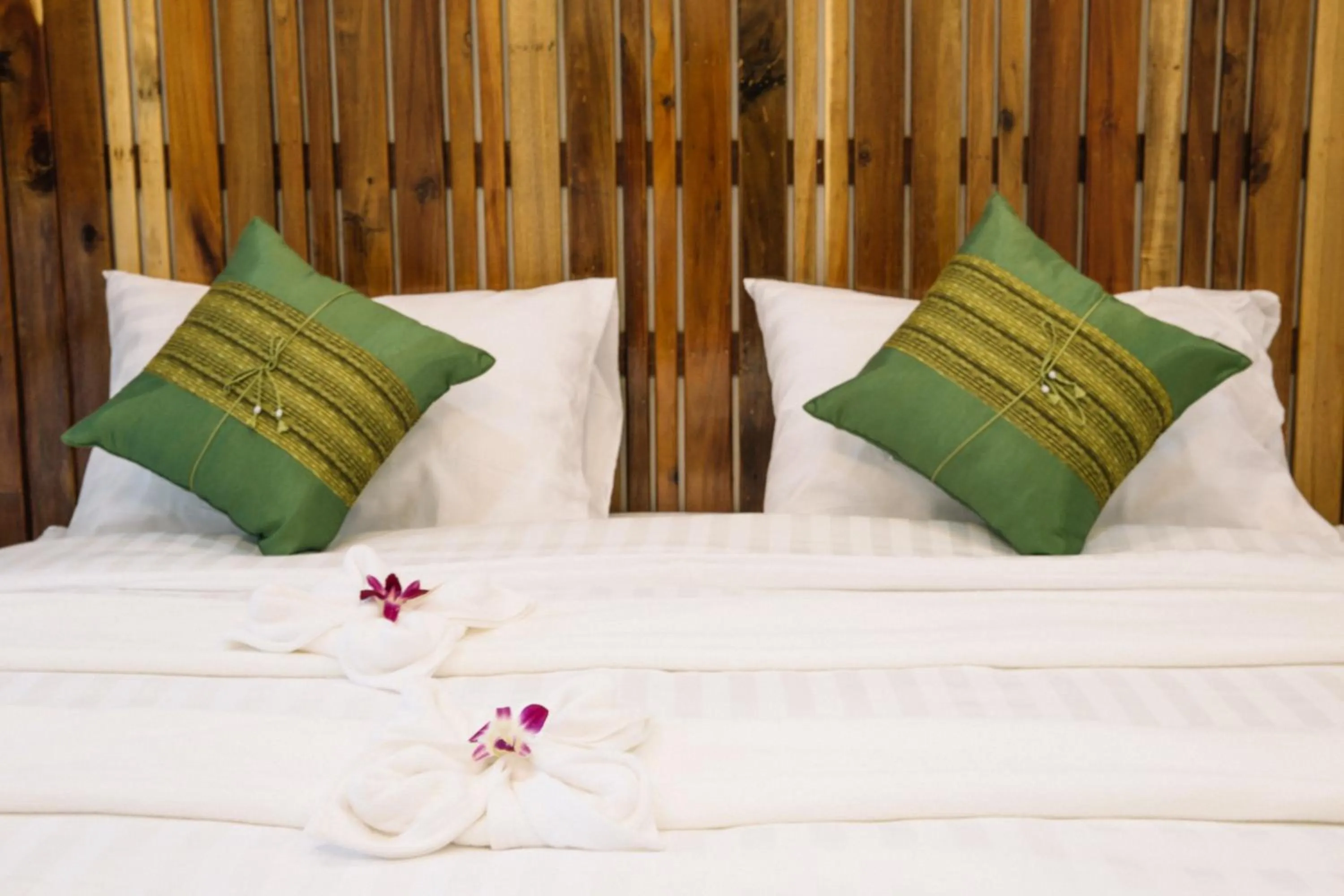 Bed in Billabong Hotel and Cafe