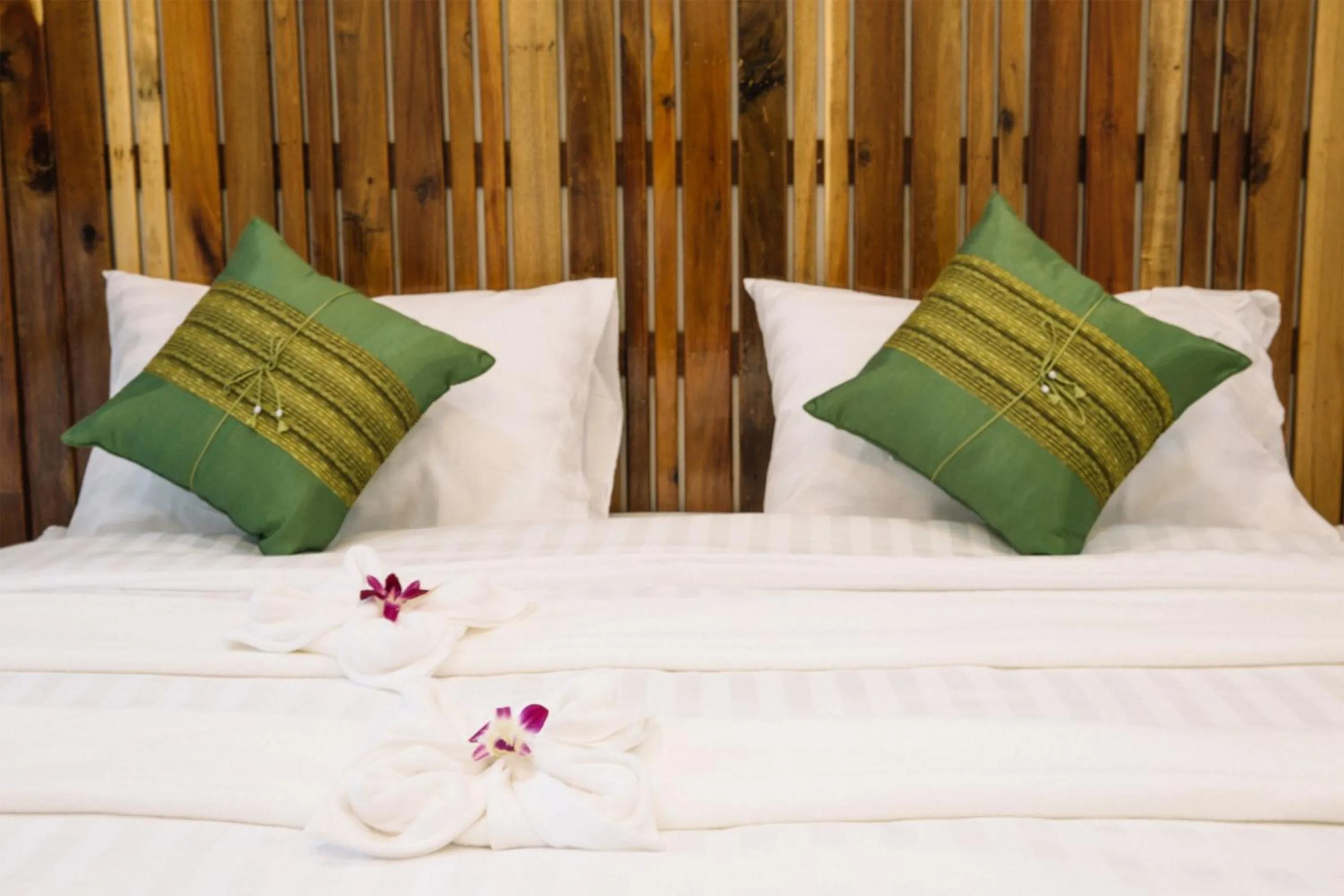 Bed in Billabong Hotel and Cafe