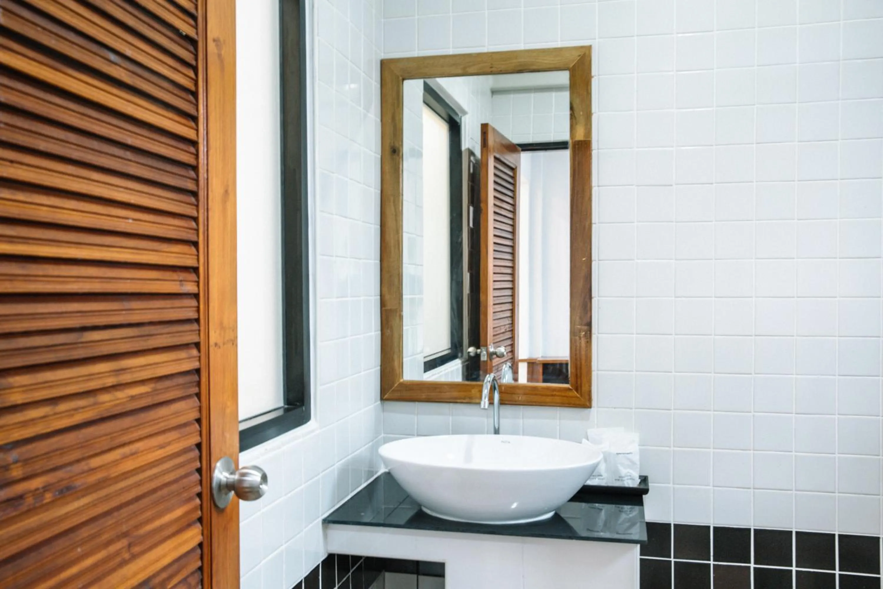 Bathroom in Billabong Hotel and Cafe