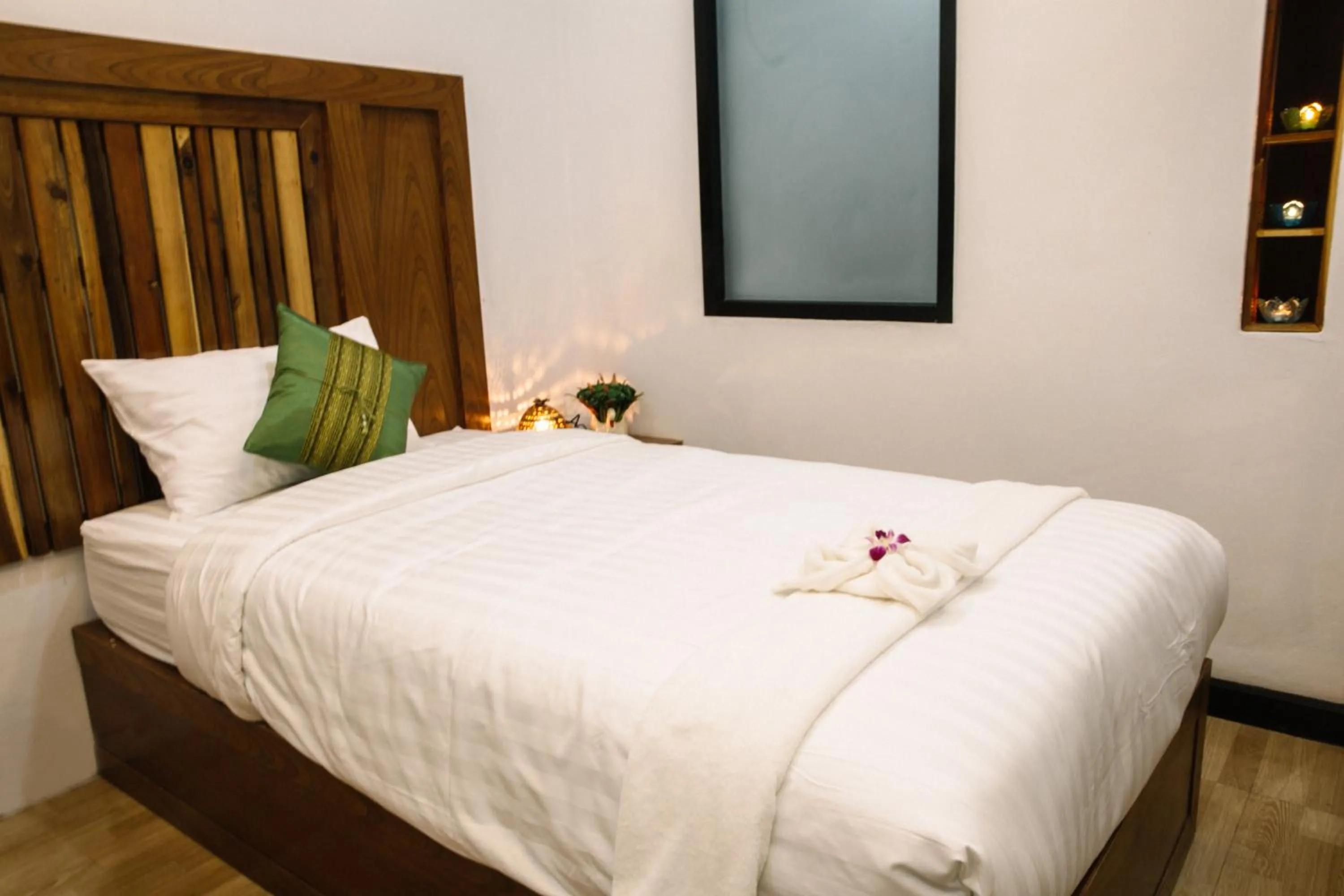 Bed in Billabong Hotel and Cafe