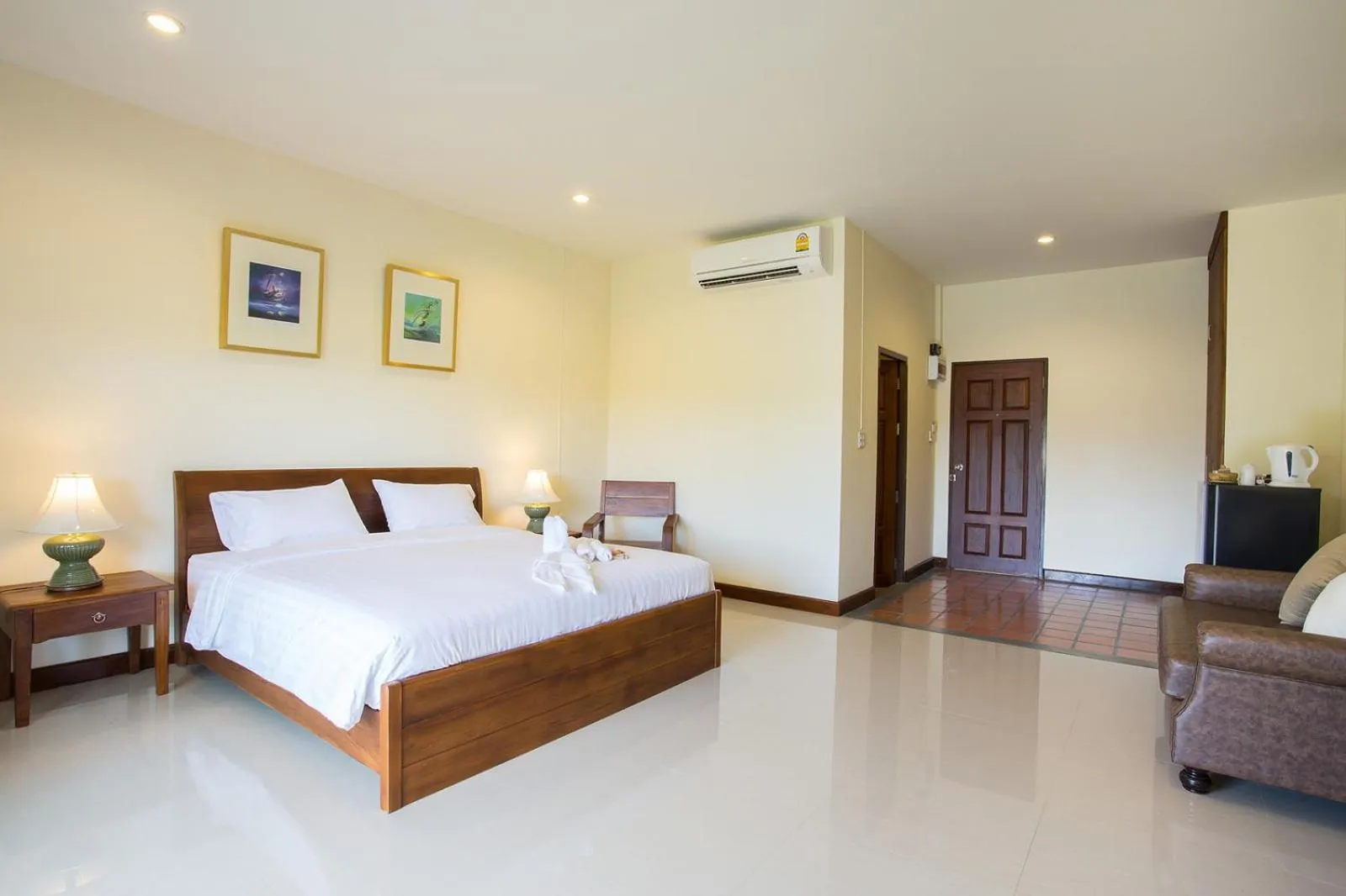 Bed in Oh Amphawa Boutique Resort