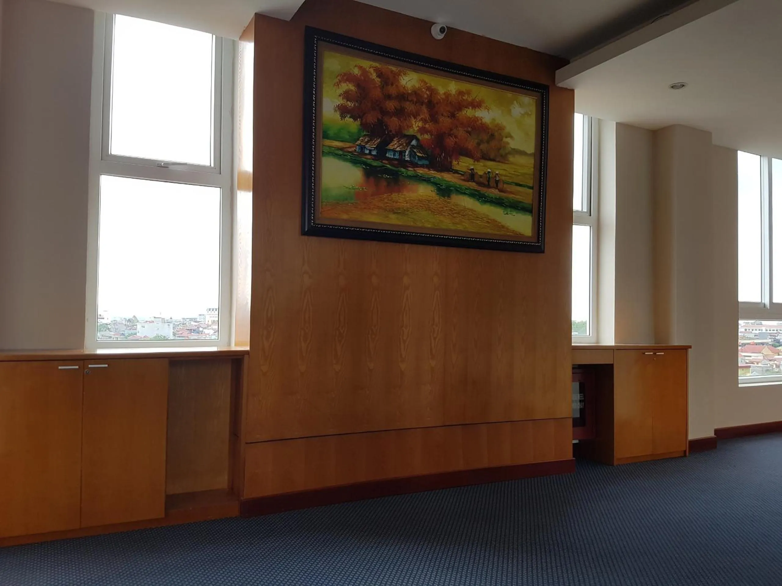 Communal lounge/ TV room in The Queen Hotel Ninh Binh