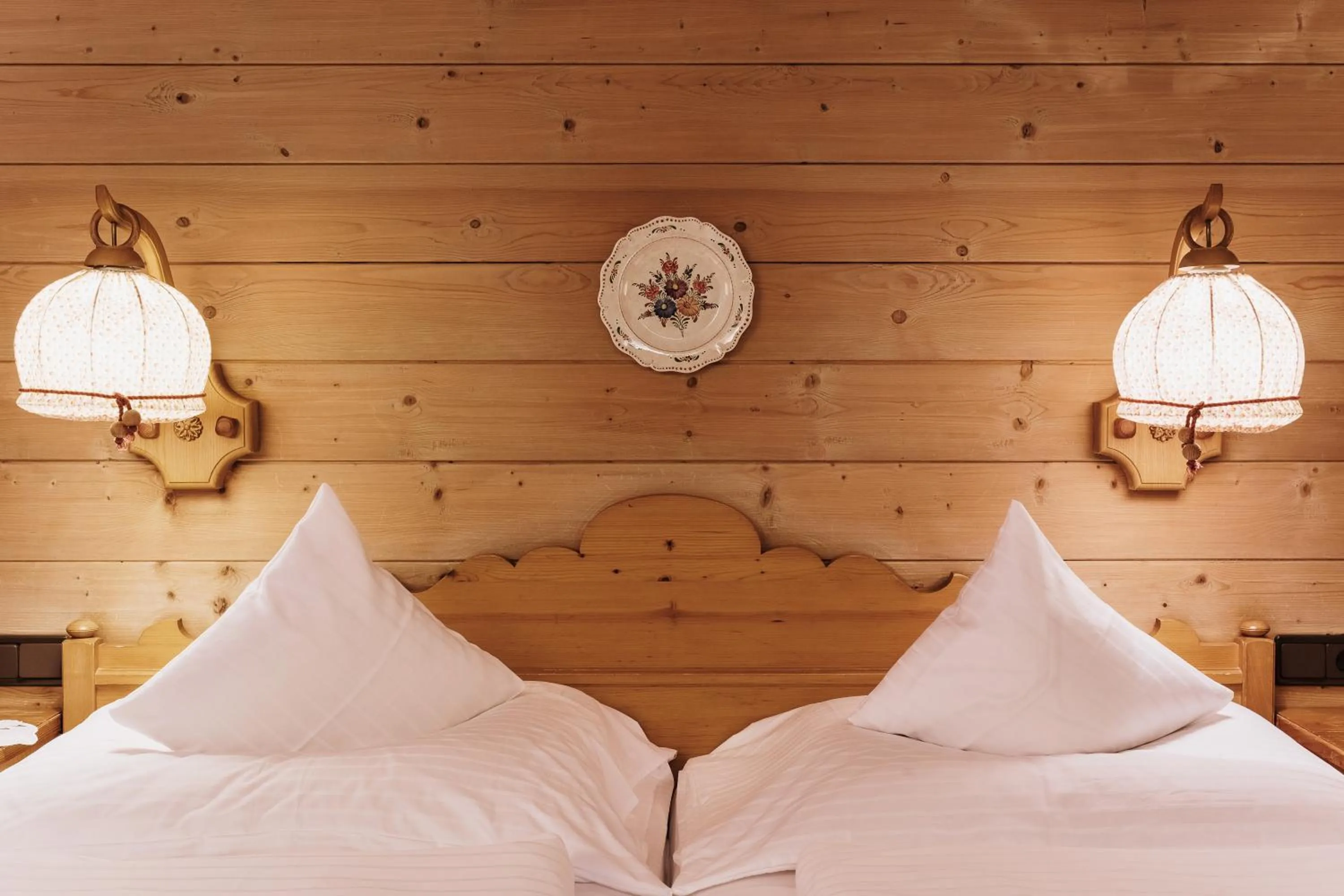Bed in Heimspitze - Alpenhotel & Wirtshaus