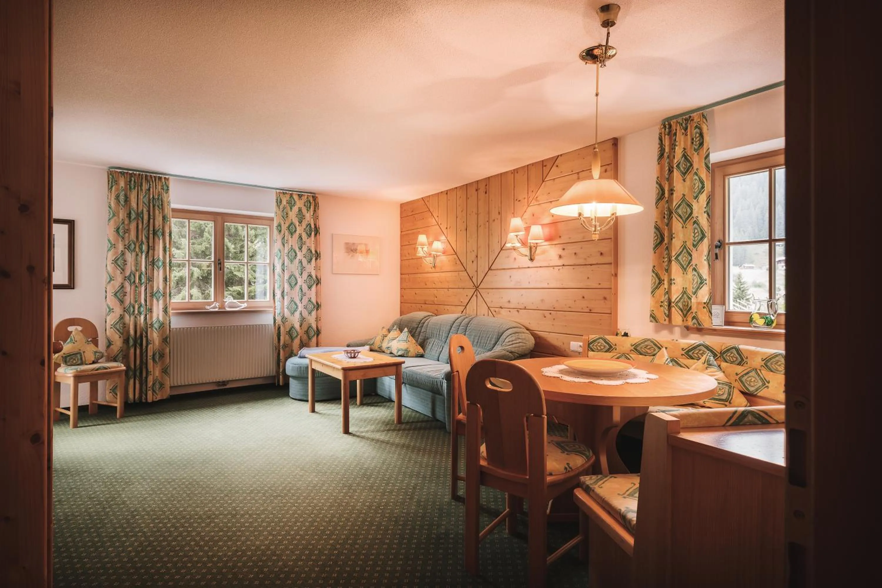 Photo of the whole room in Heimspitze - Alpenhotel & Wirtshaus