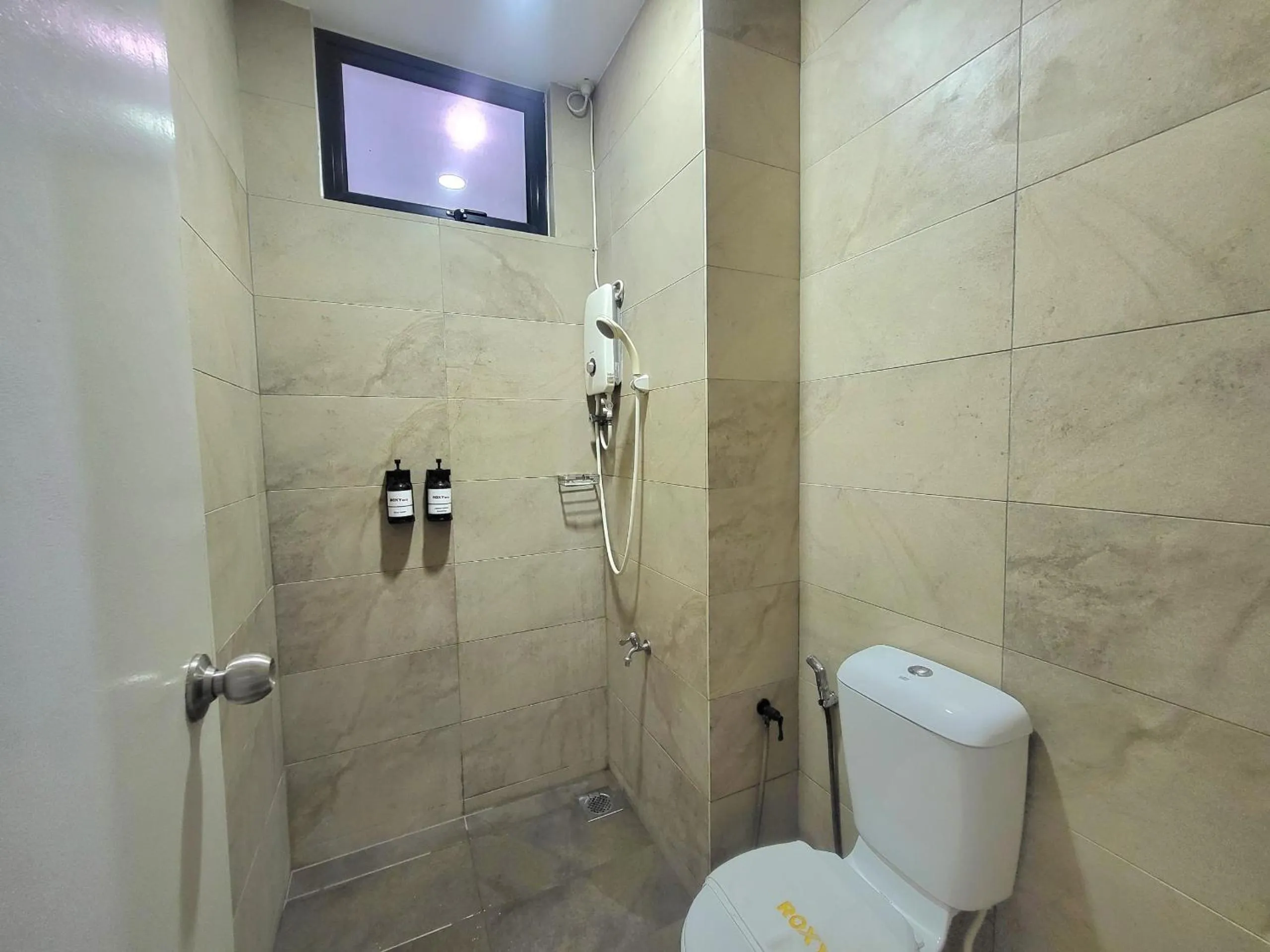 Shower in Roxy Hotel & Apartments
