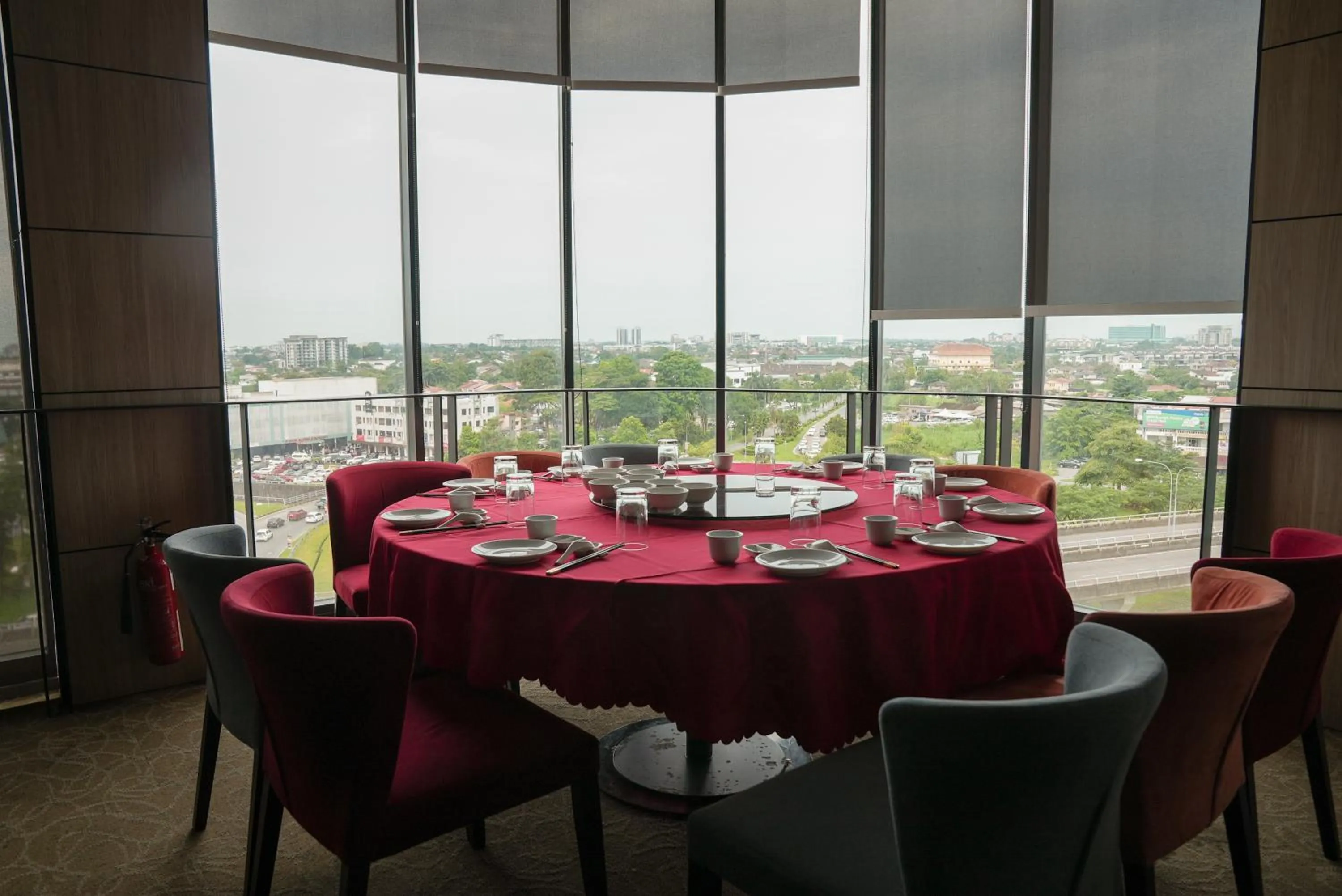 Restaurant/places to eat in Roxy Hotel & Apartments