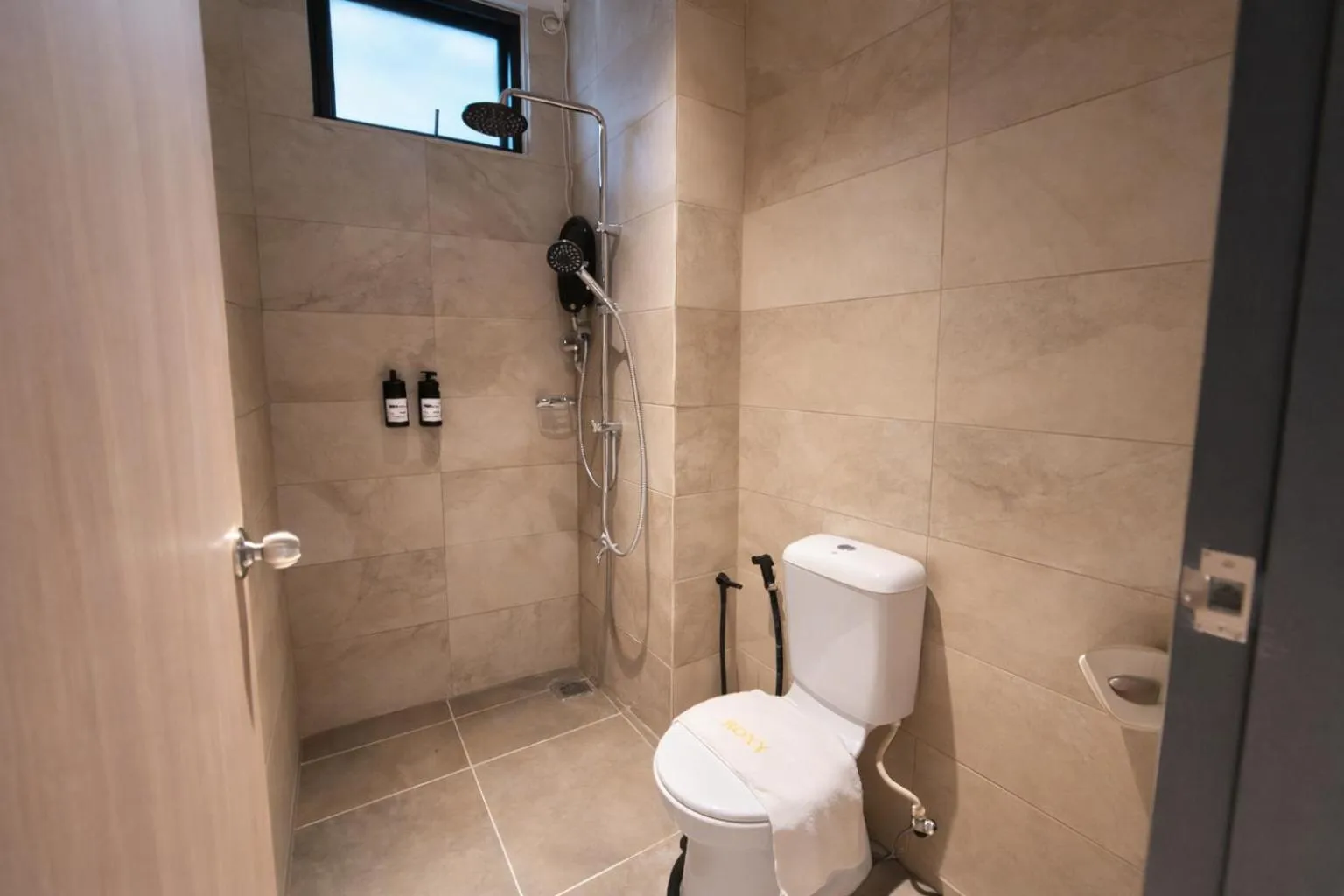 Bathroom in Roxy Hotel 3rd Mile