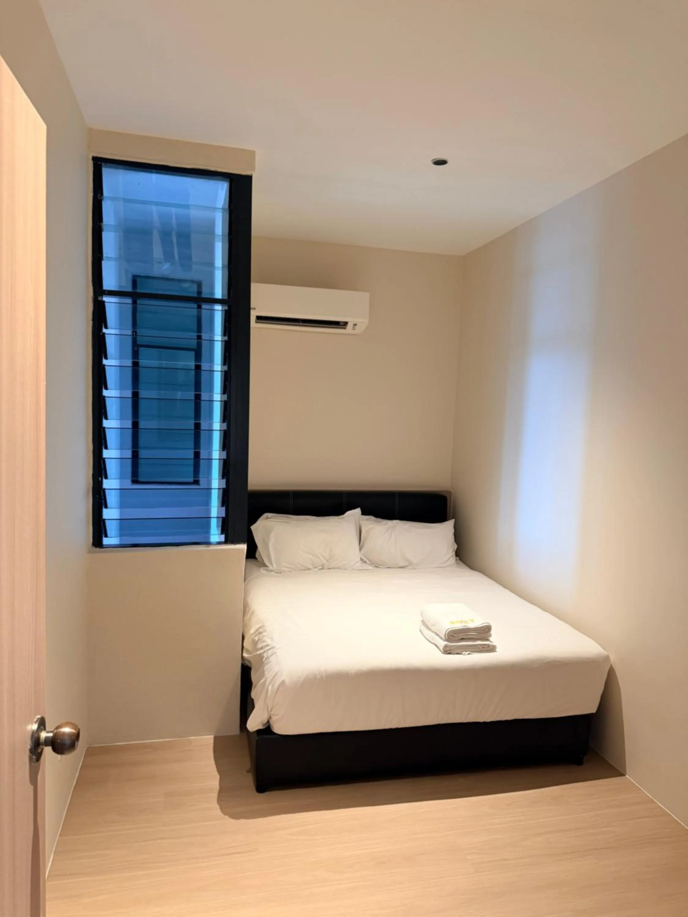 Bedroom, Bed in Roxy Hotel 3rd Mile