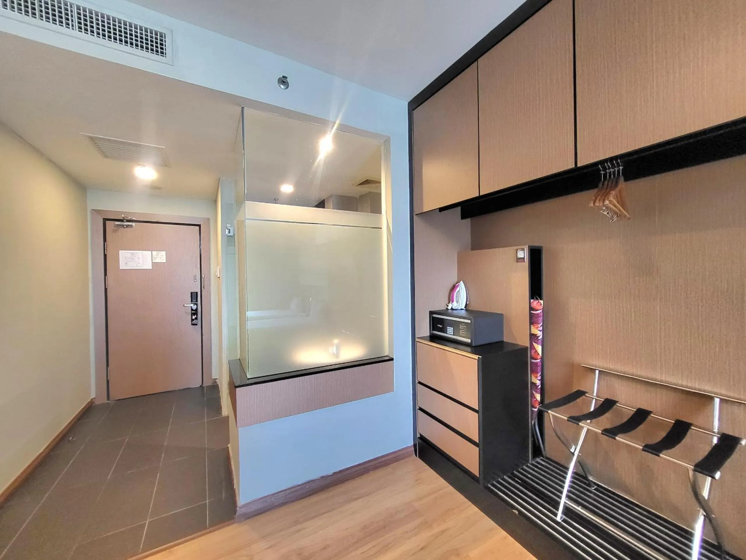 flat iron in Roxy Hotel & Apartments