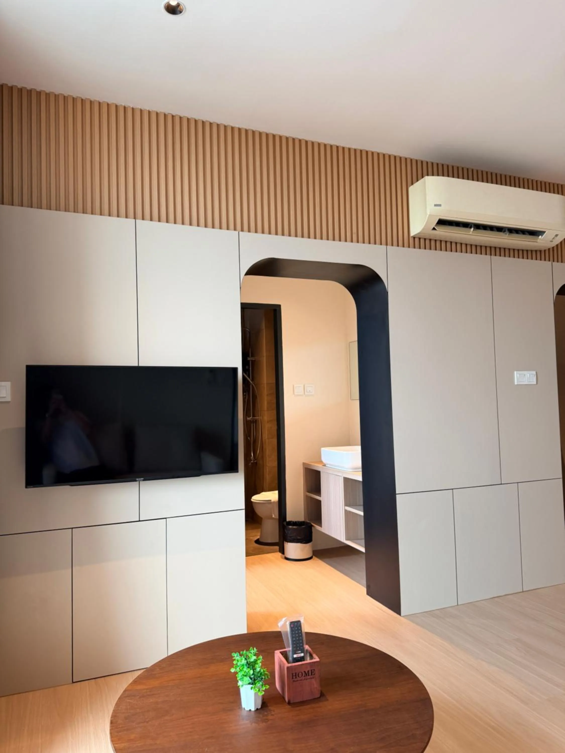 TV and multimedia in Roxy Hotel 3rd Mile