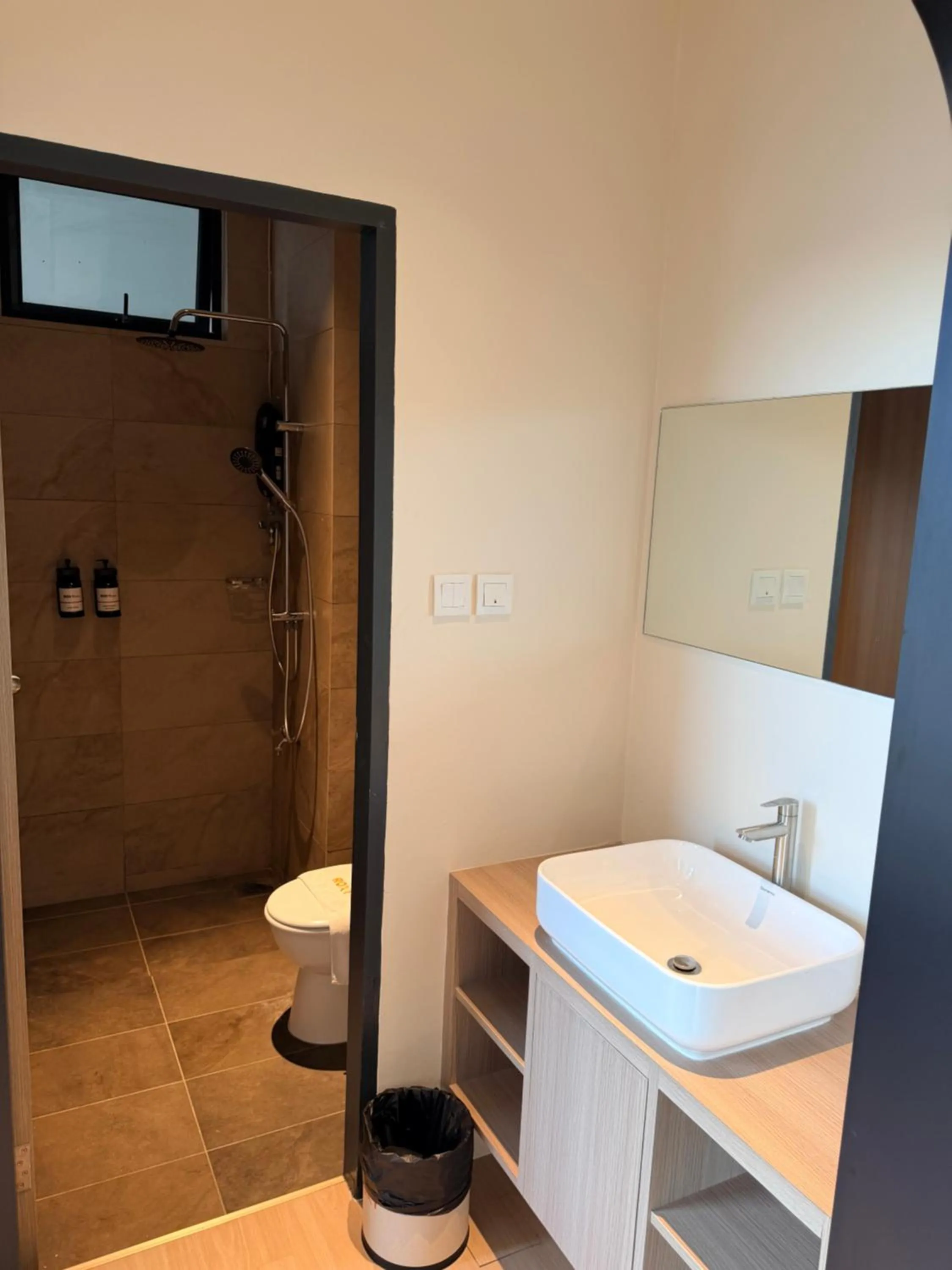 Shower in Roxy Hotel 3rd Mile