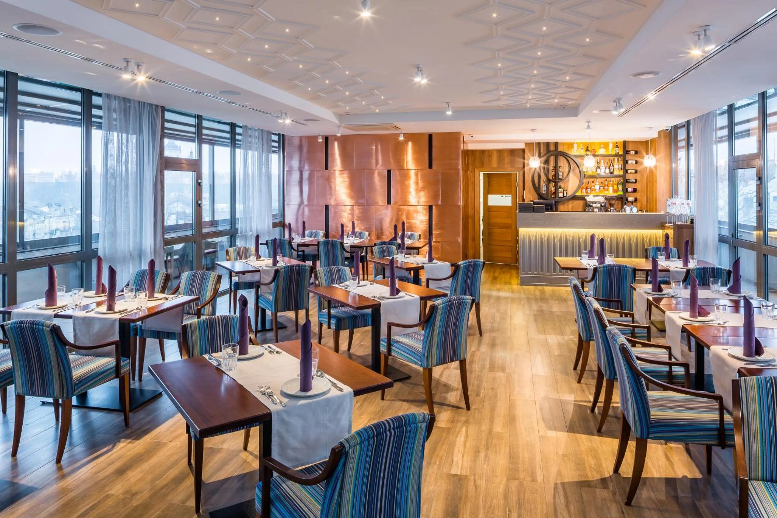 Restaurant/places to eat in Taurus City Hotel