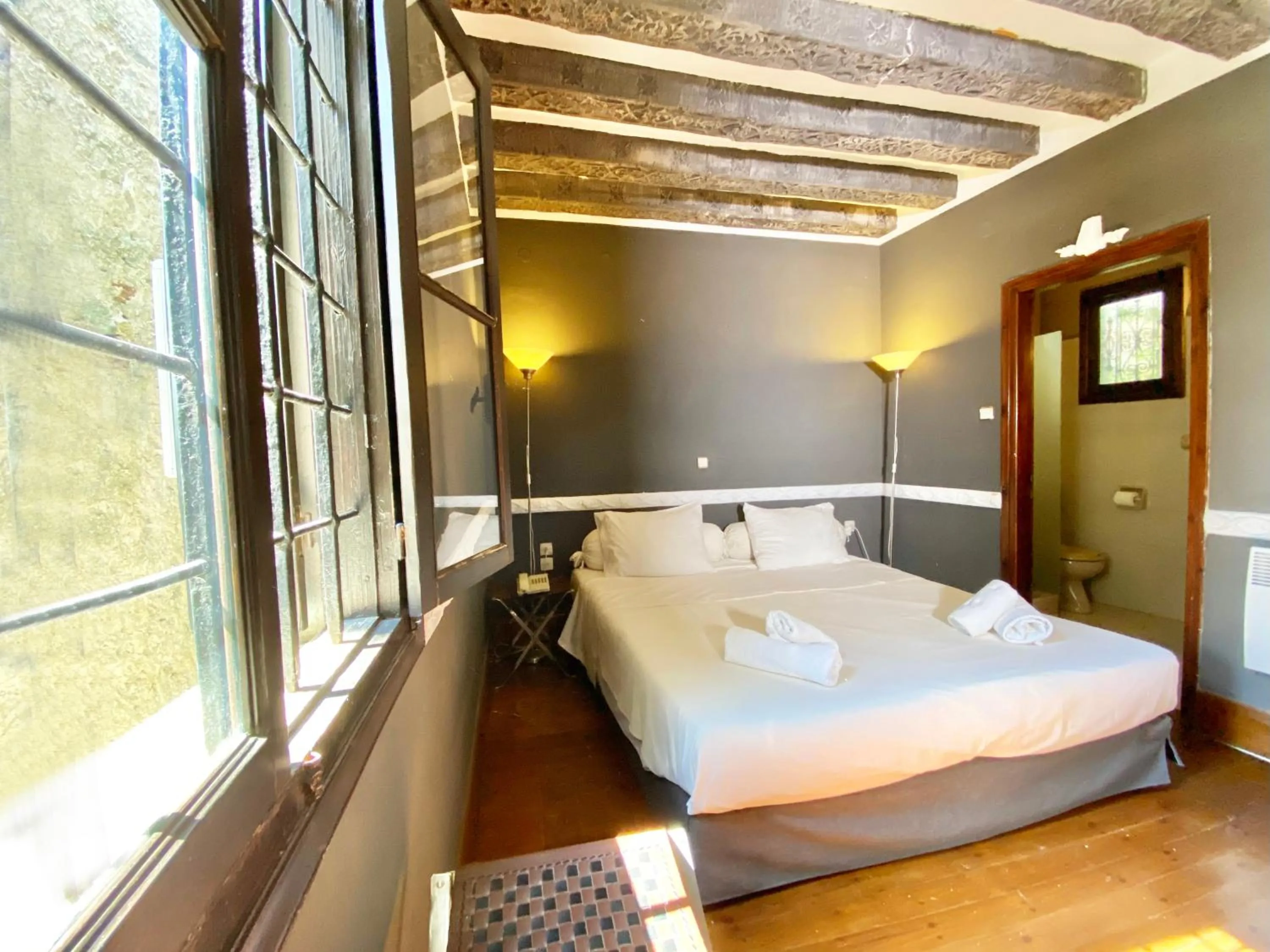 Bed in Archontika Karamarlis