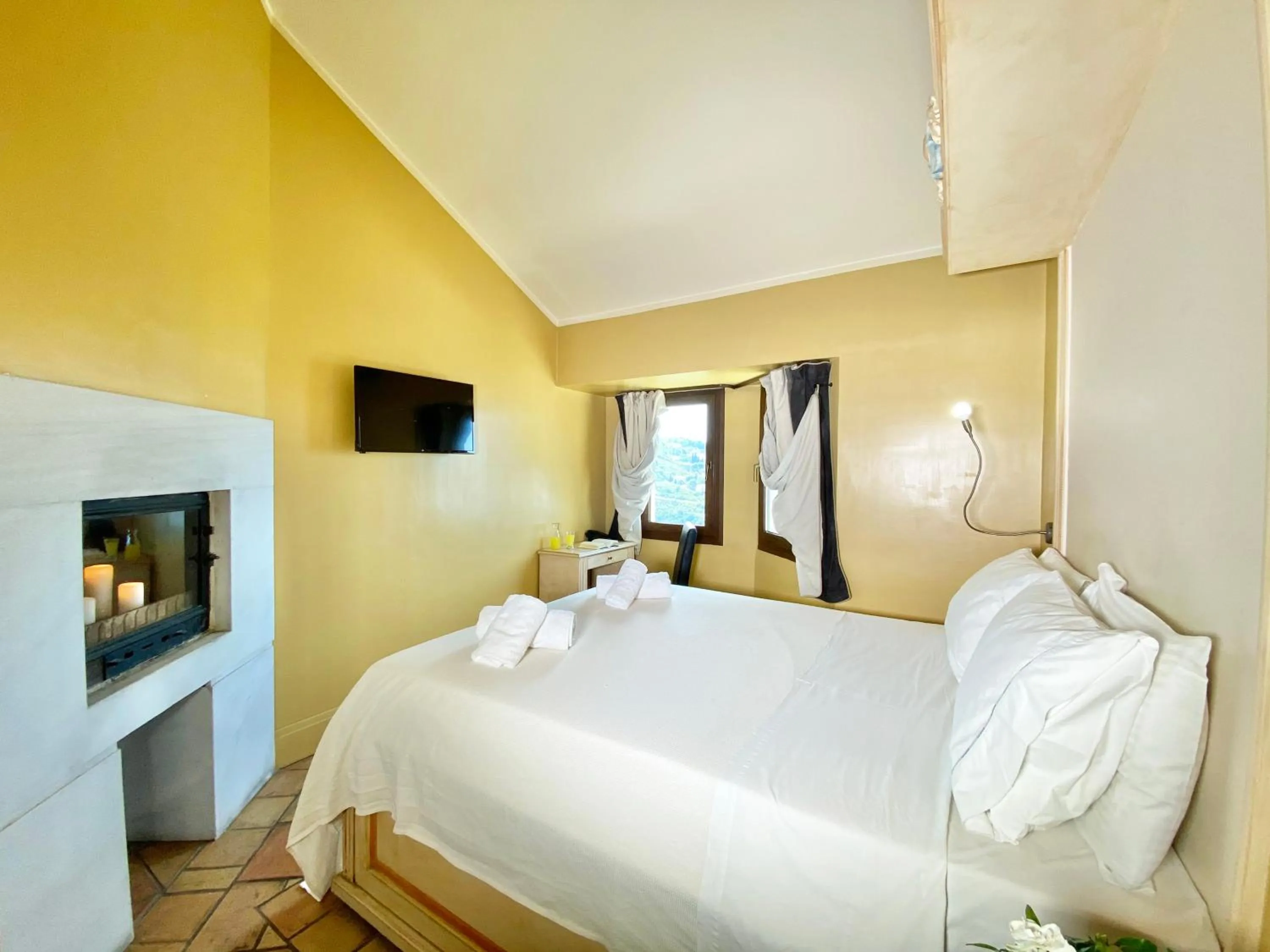 Bed in Archontika Karamarlis