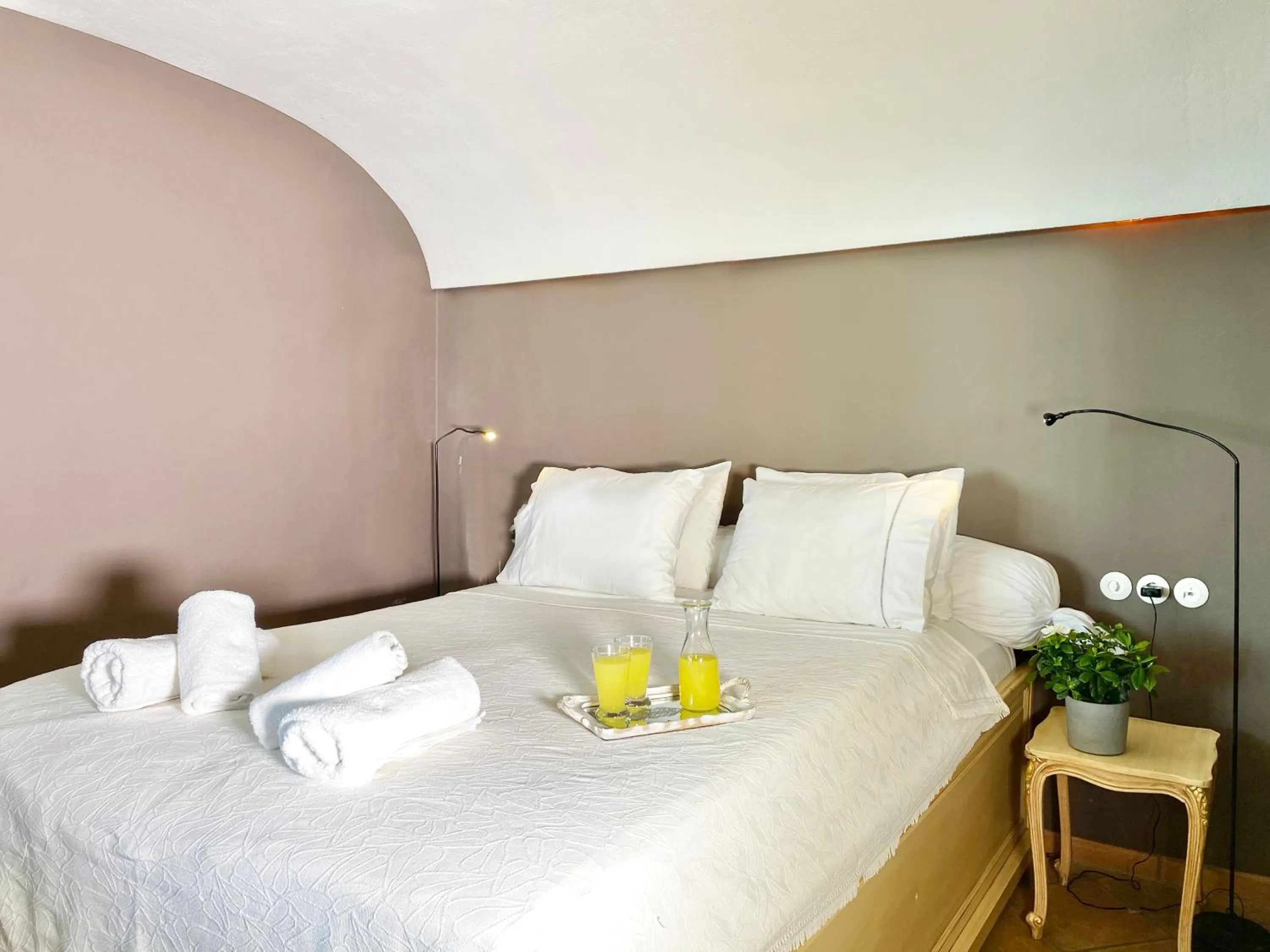 Bed in Archontika Karamarlis