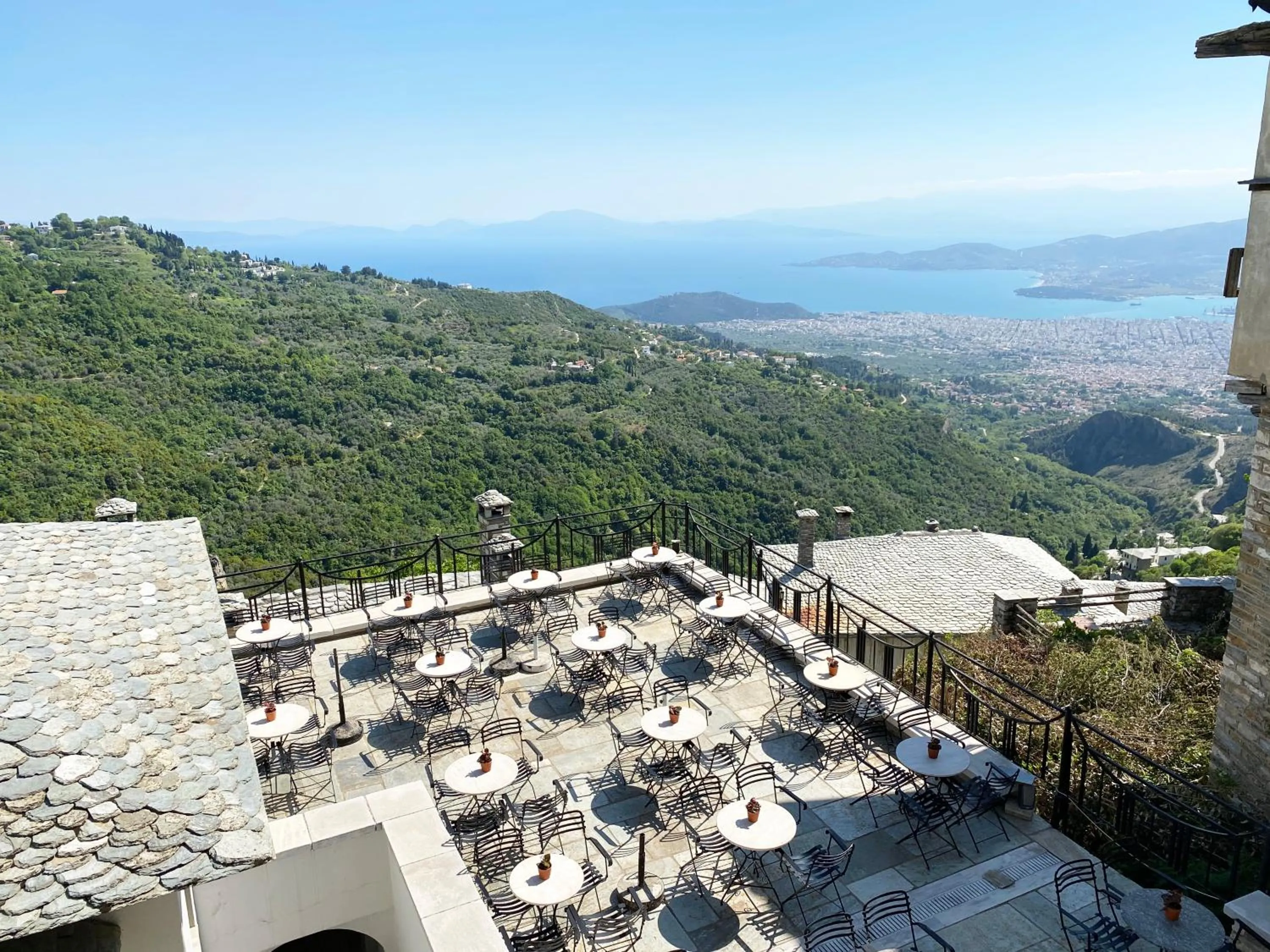 Lounge or bar in Archontika Karamarlis