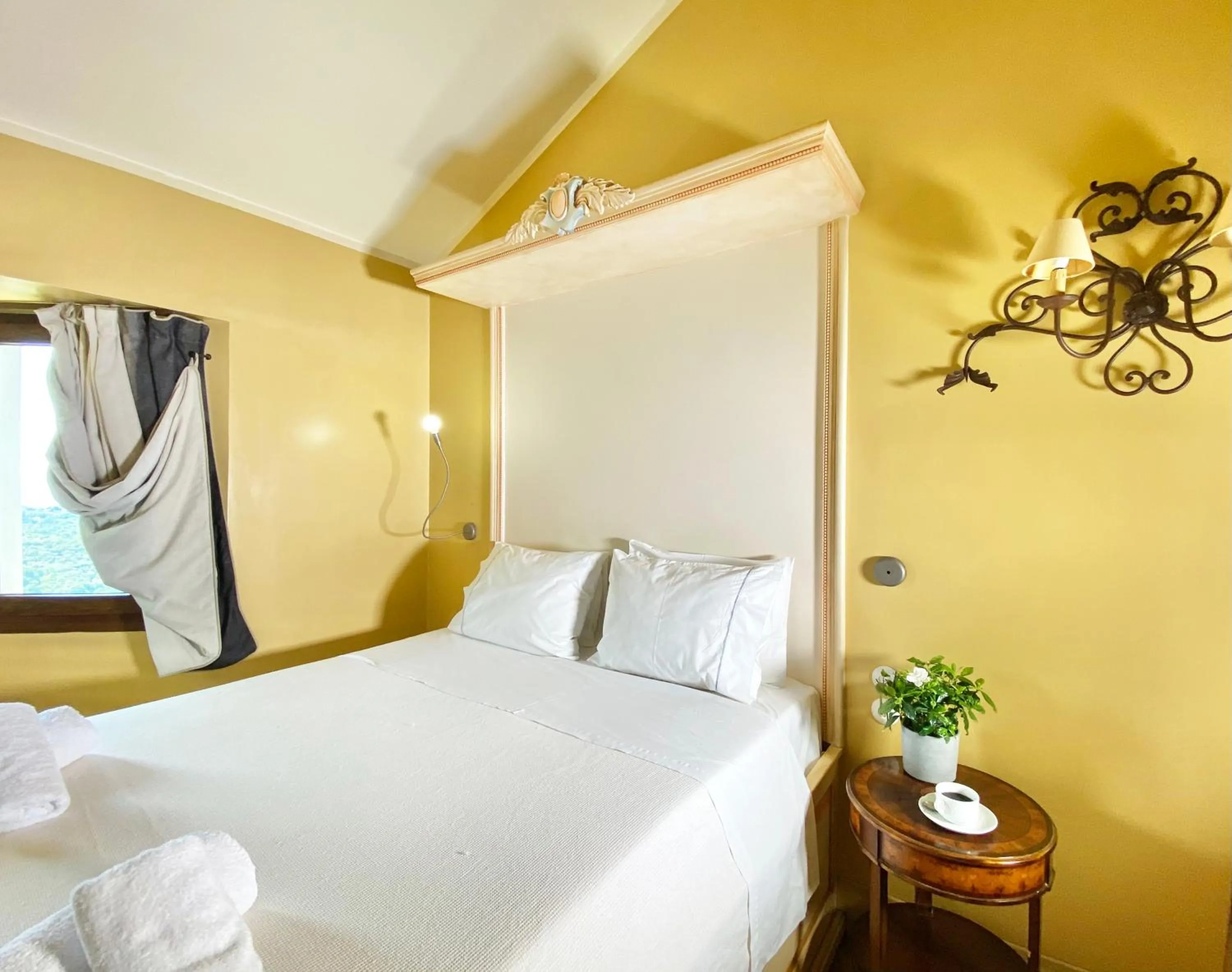 Bed in Archontika Karamarlis