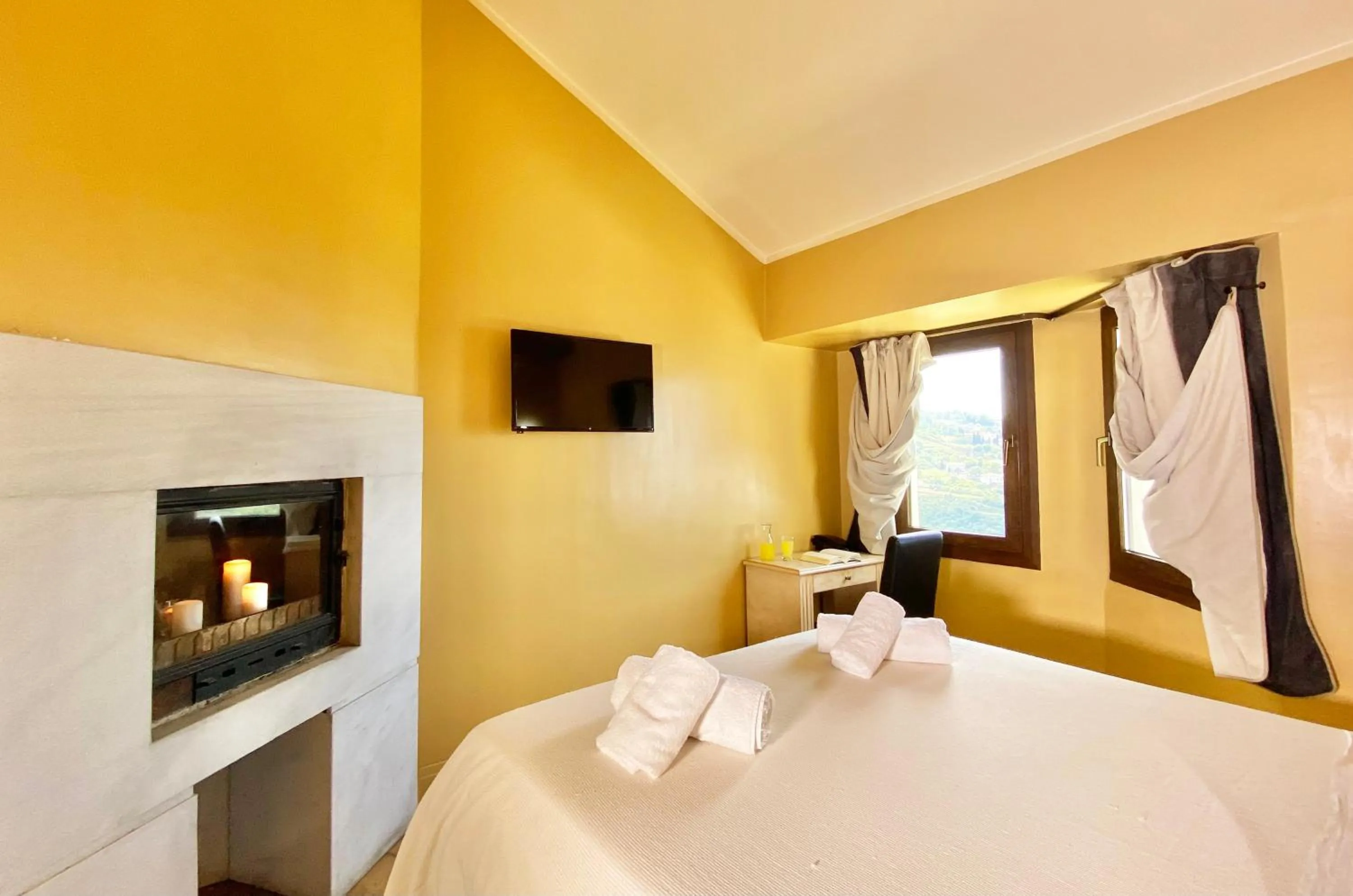 Bed in Archontika Karamarlis