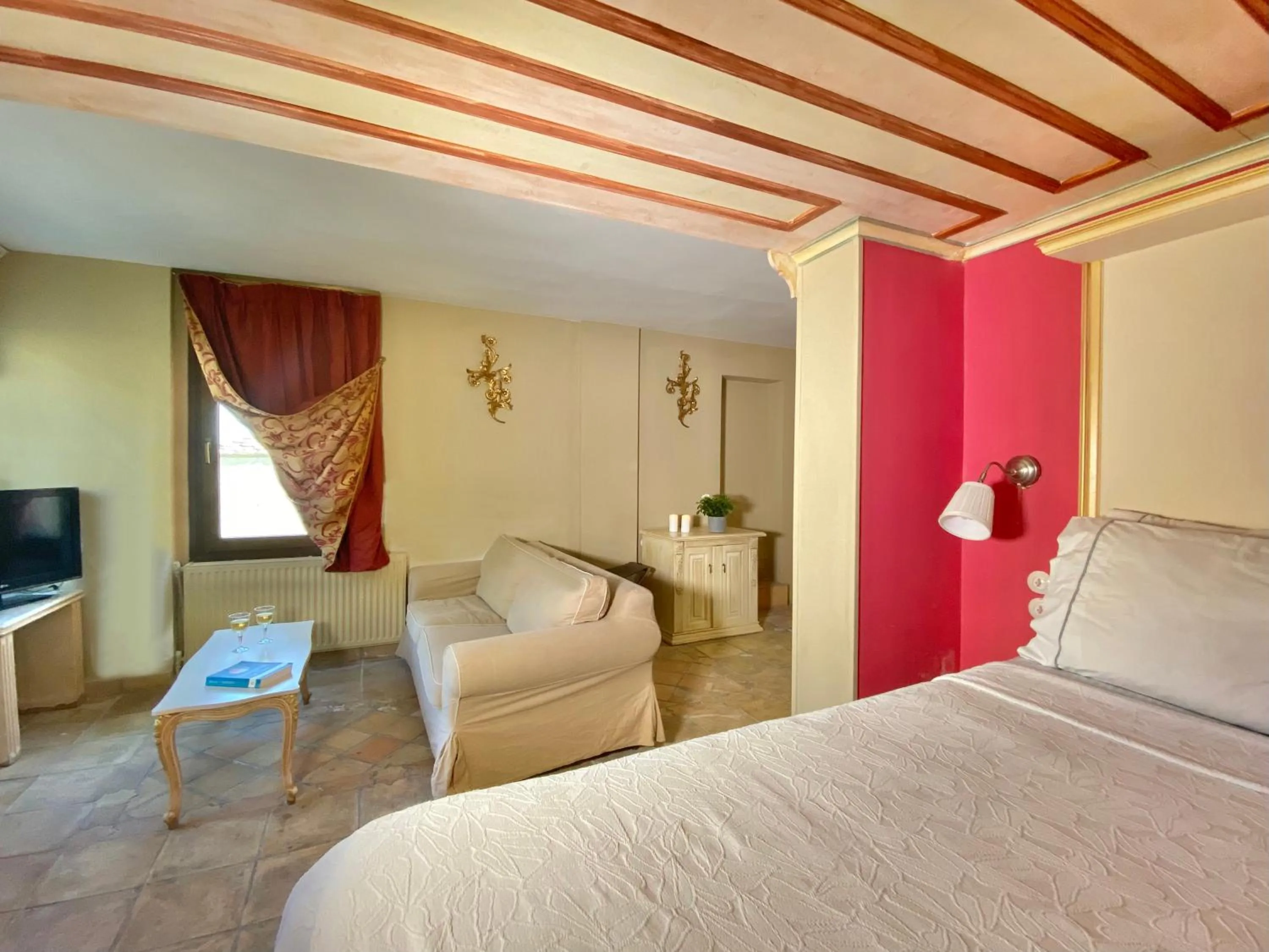 Bed in Archontika Karamarlis